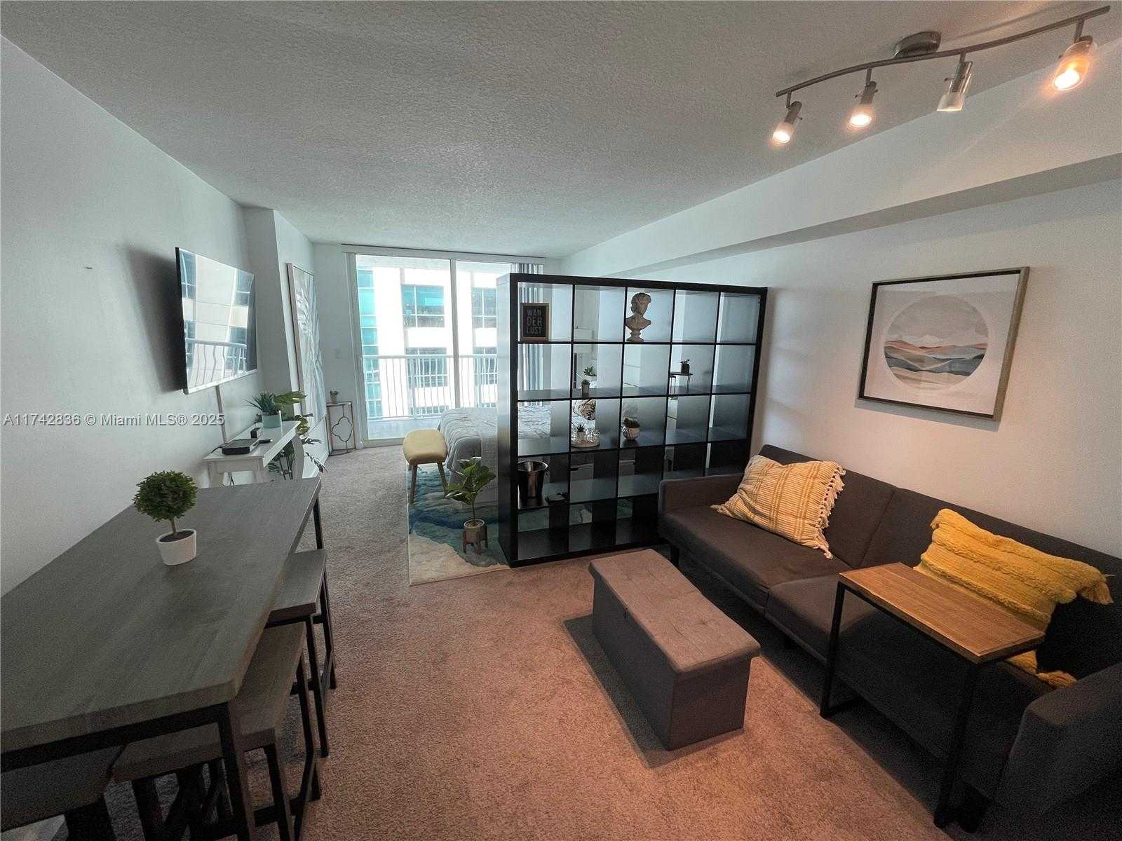 Small Image of 1200 BRICKELL BAY DR #2216, Miami Number 2