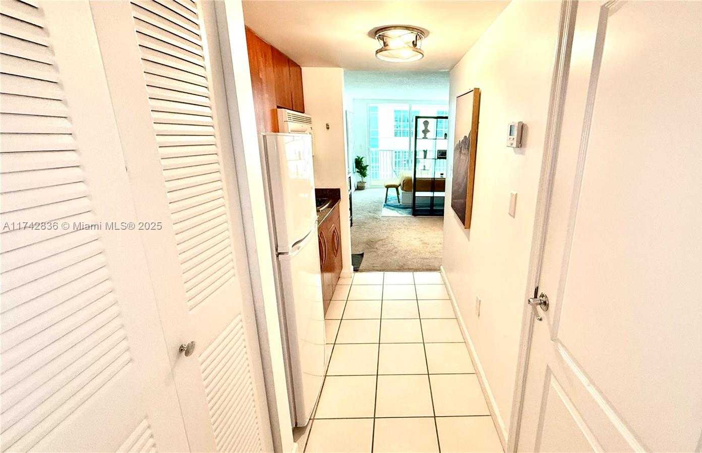 Small Image of 1200 BRICKELL BAY DR #2216, Miami Number 27