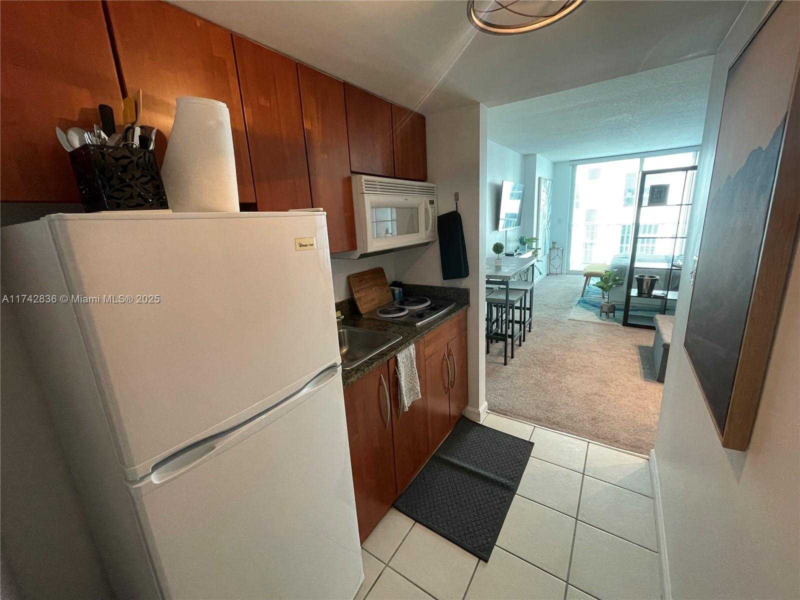 Small Image of 1200 BRICKELL BAY DR #2216, Miami Number 3