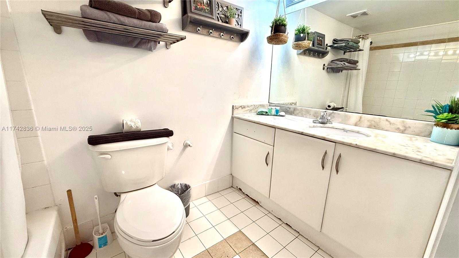 Small Image of 1200 BRICKELL BAY DR #2216, Miami Number 8