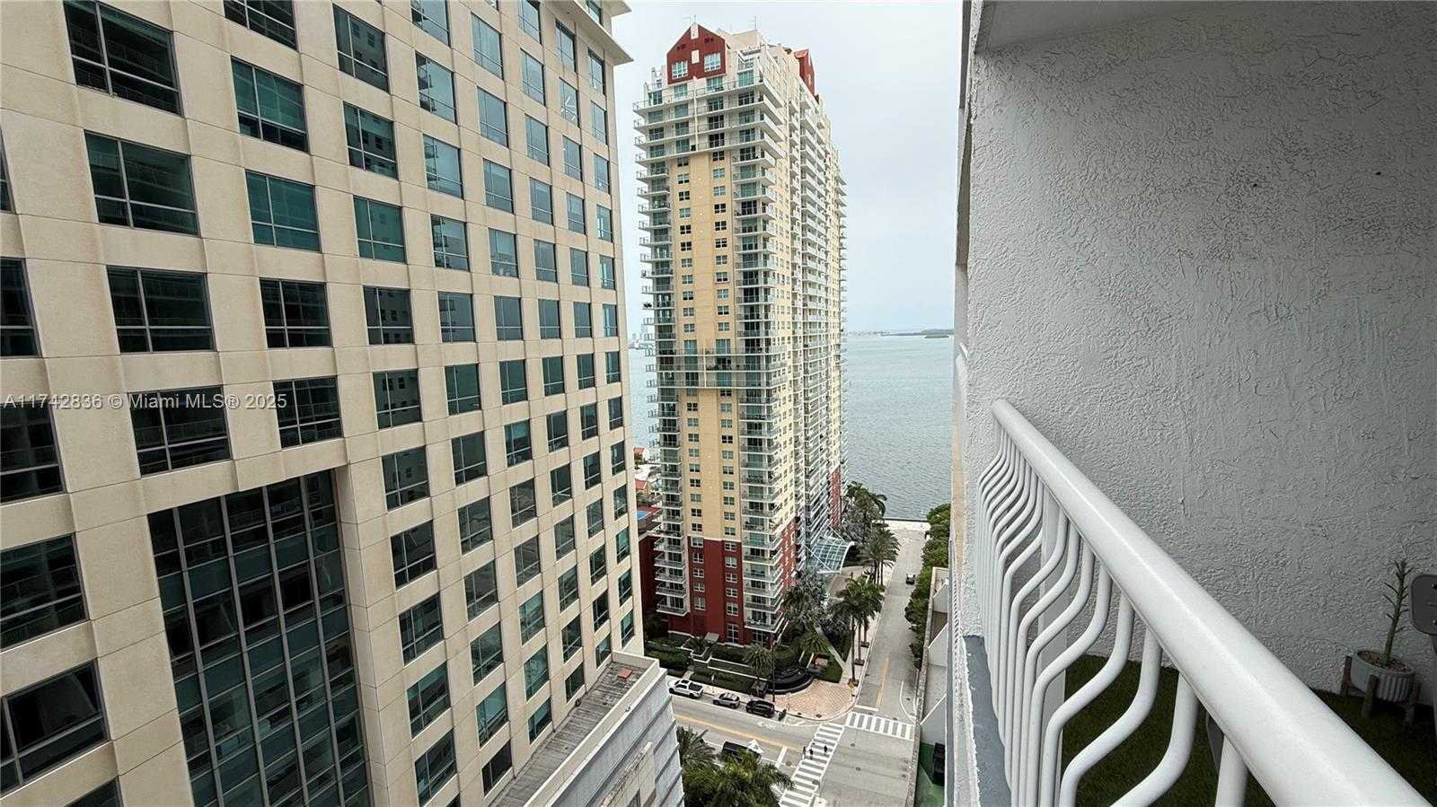 Small Image of 1200 BRICKELL BAY DR #2216, Miami Number 9