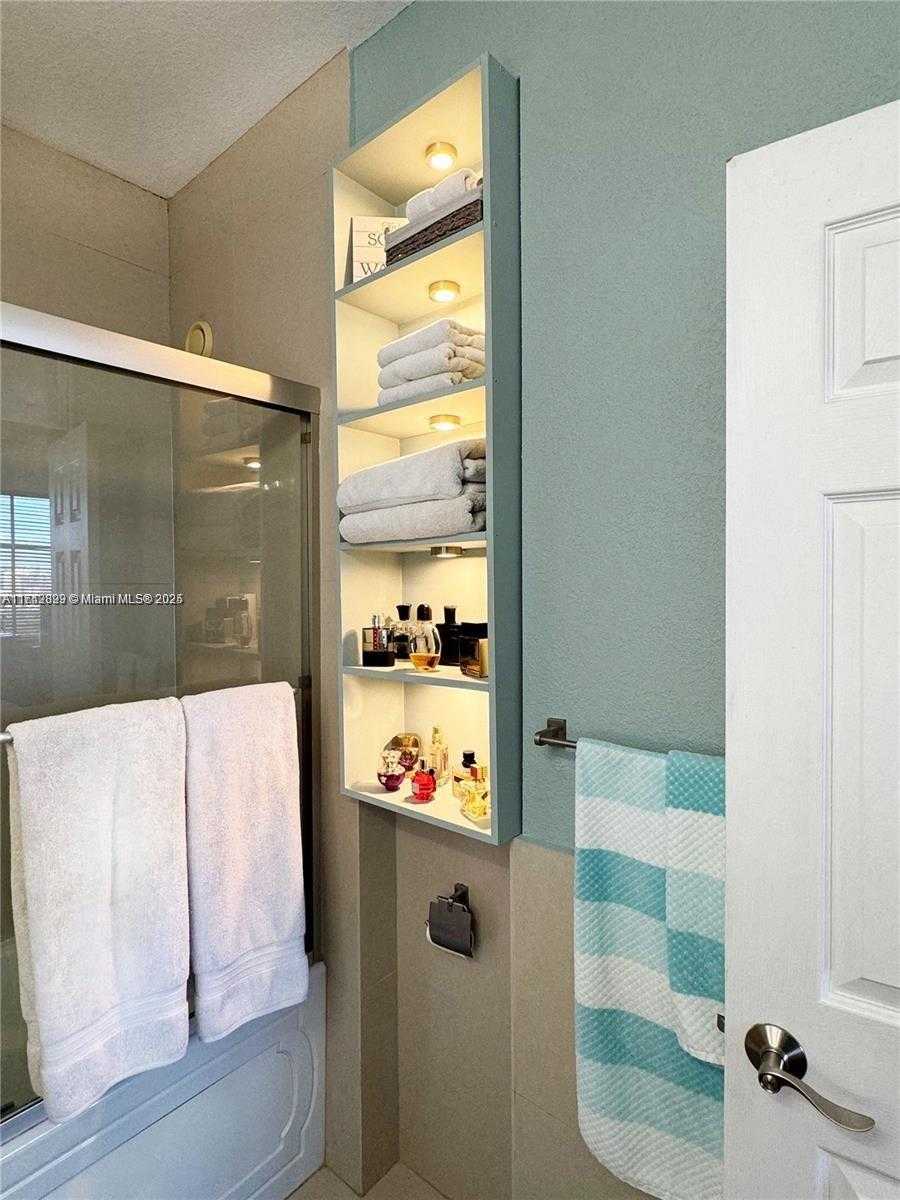 Small Image of 600 THREE ISLANDS BLVD #1820, Hallandale Beach Number 25