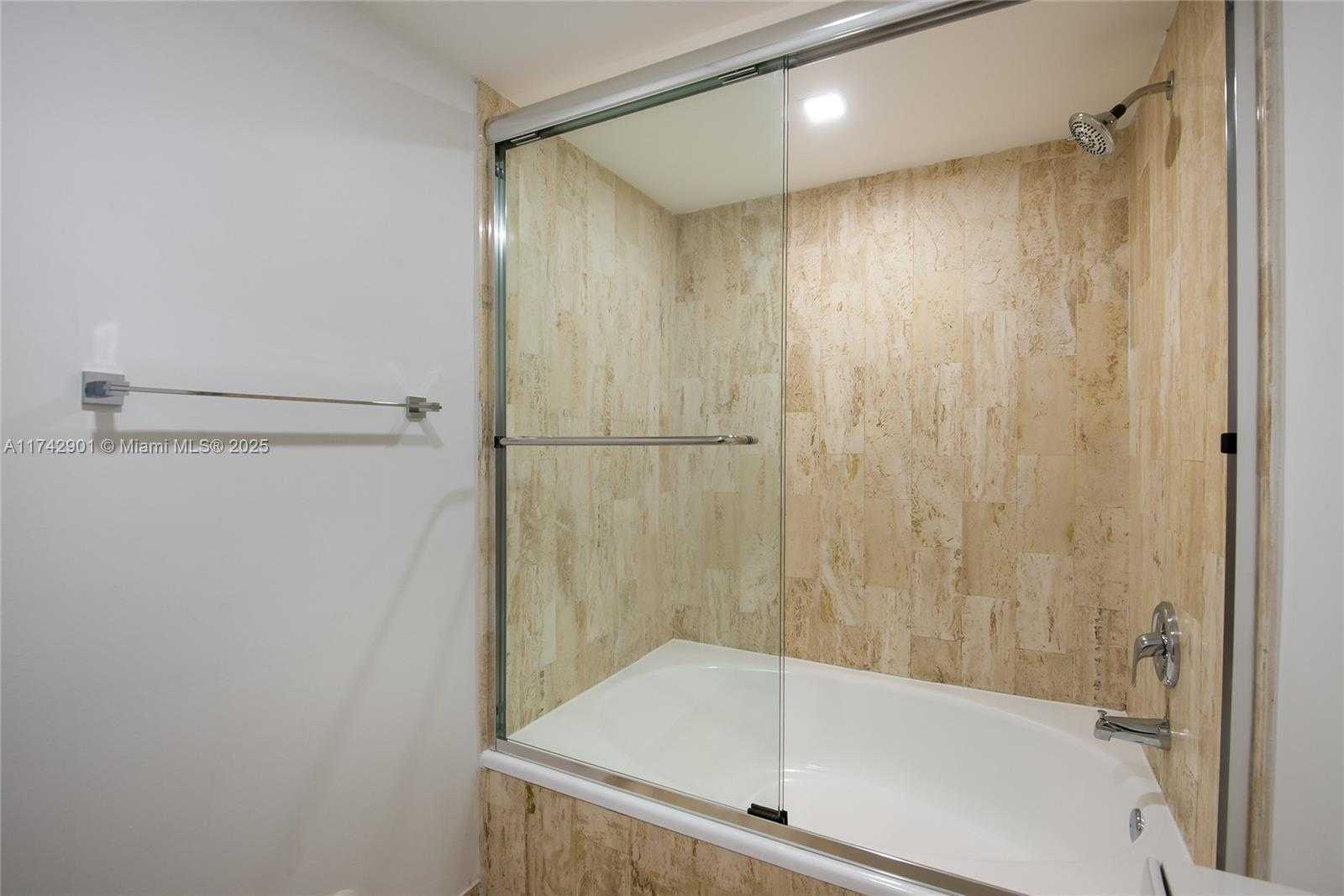 Small Image of 55 OCEAN LANE DR #1026, Key Biscayne Number 10