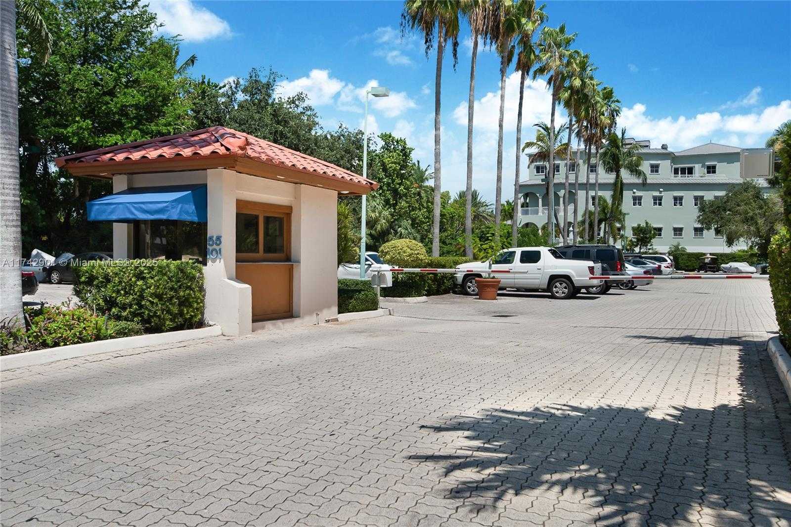 Small Image of 55 OCEAN LANE DR #1026, Key Biscayne Number 2