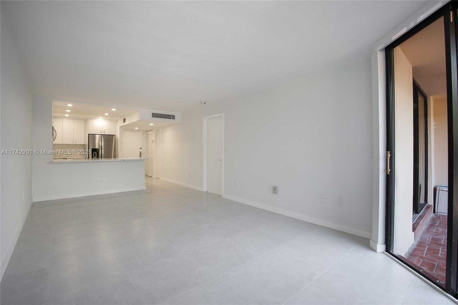 Small Image of 55 OCEAN LANE DR #1026, Key Biscayne Number 5