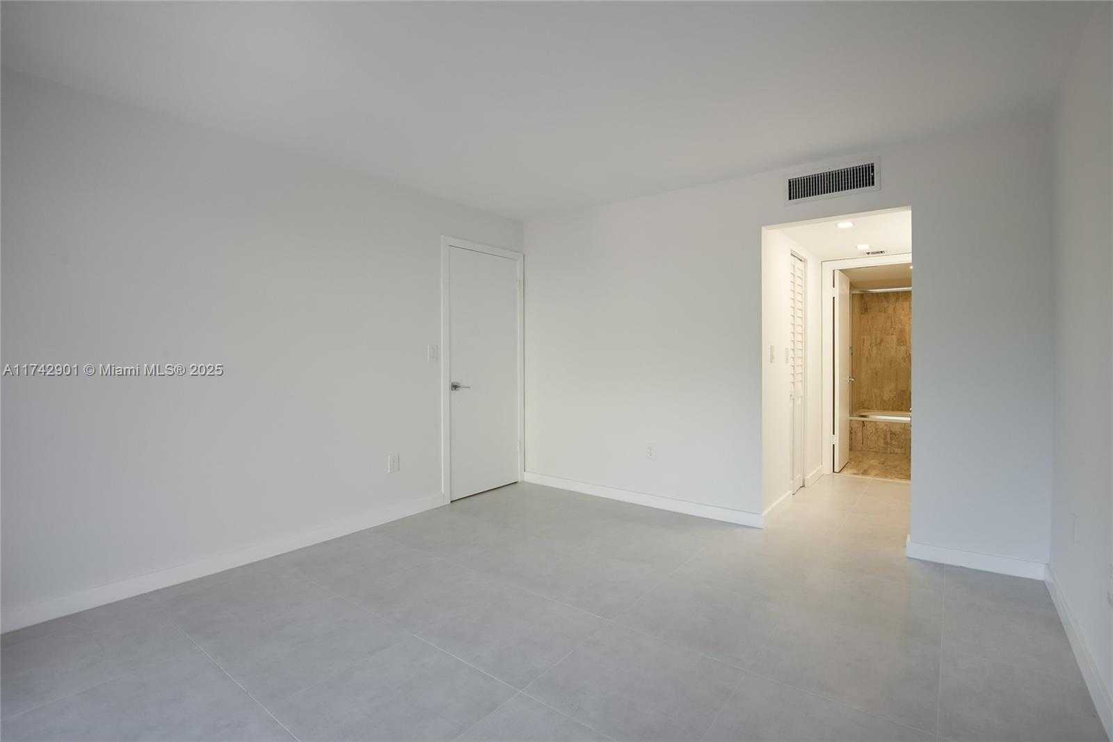 Small Image of 55 OCEAN LANE DR #1026, Key Biscayne Number 6
