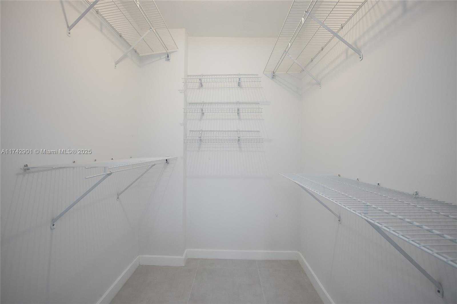 Small Image of 55 OCEAN LANE DR #1026, Key Biscayne Number 8