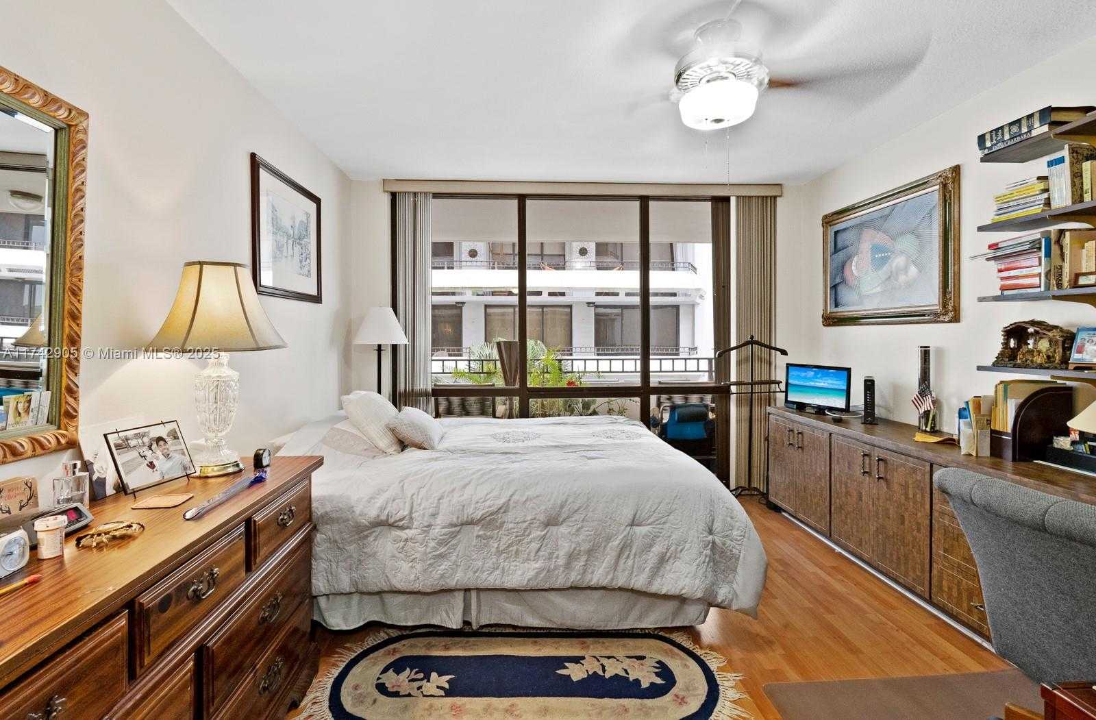 Small Image of 13953 KENDALE LAKES CIR #507B, Miami Number 13