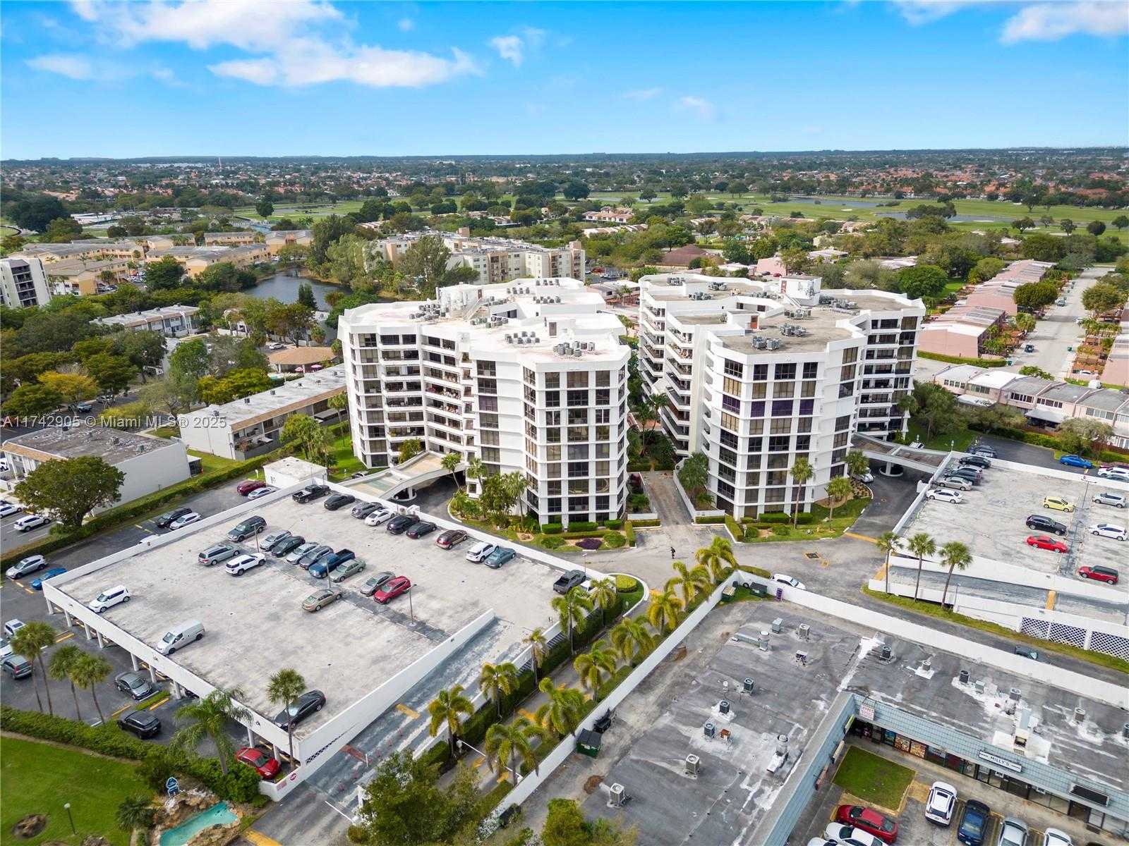 Small Image of 13953 KENDALE LAKES CIR #507B, Miami Number 17