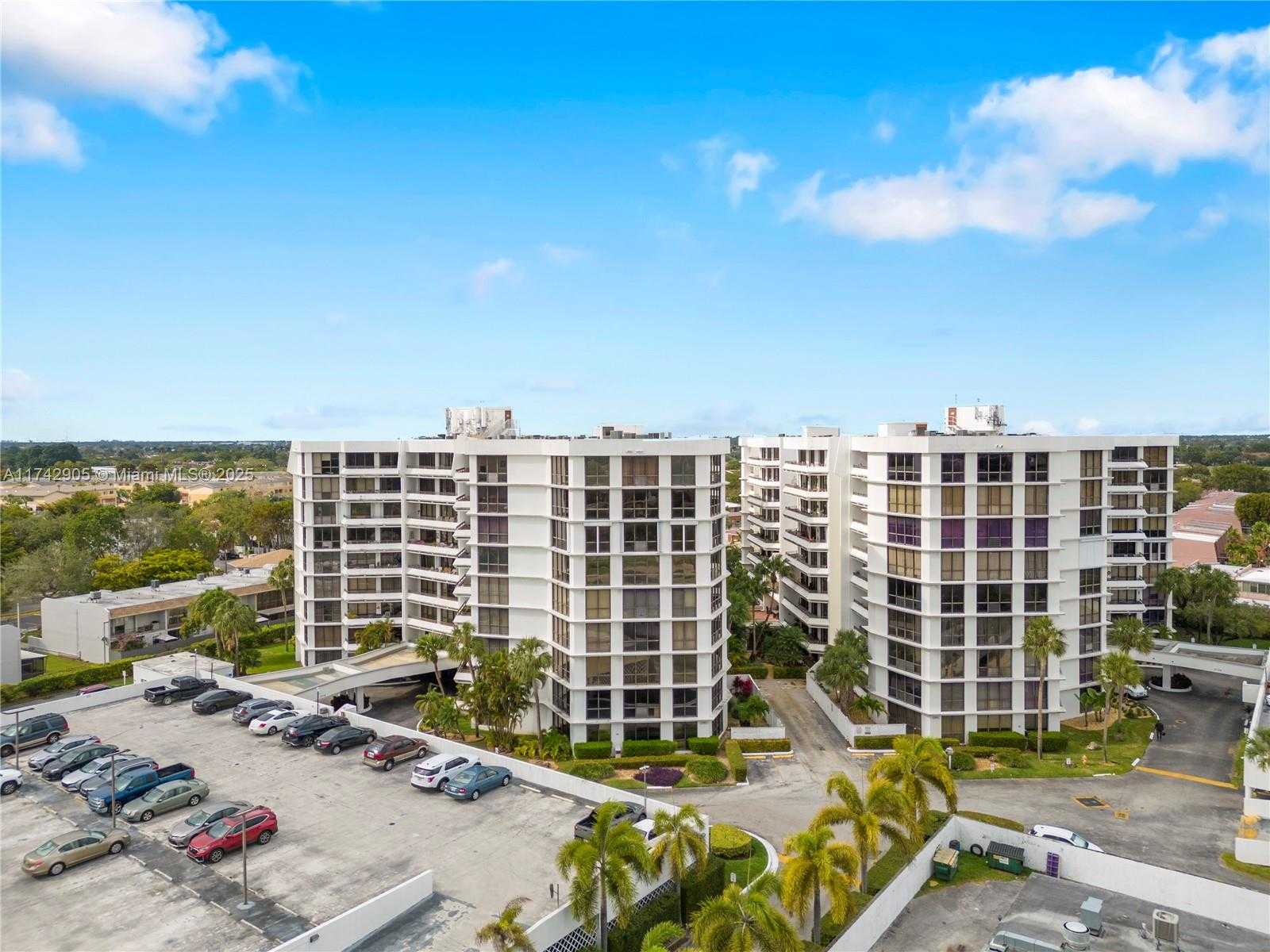 Small Image of 13953 KENDALE LAKES CIR #507B, Miami Number 18
