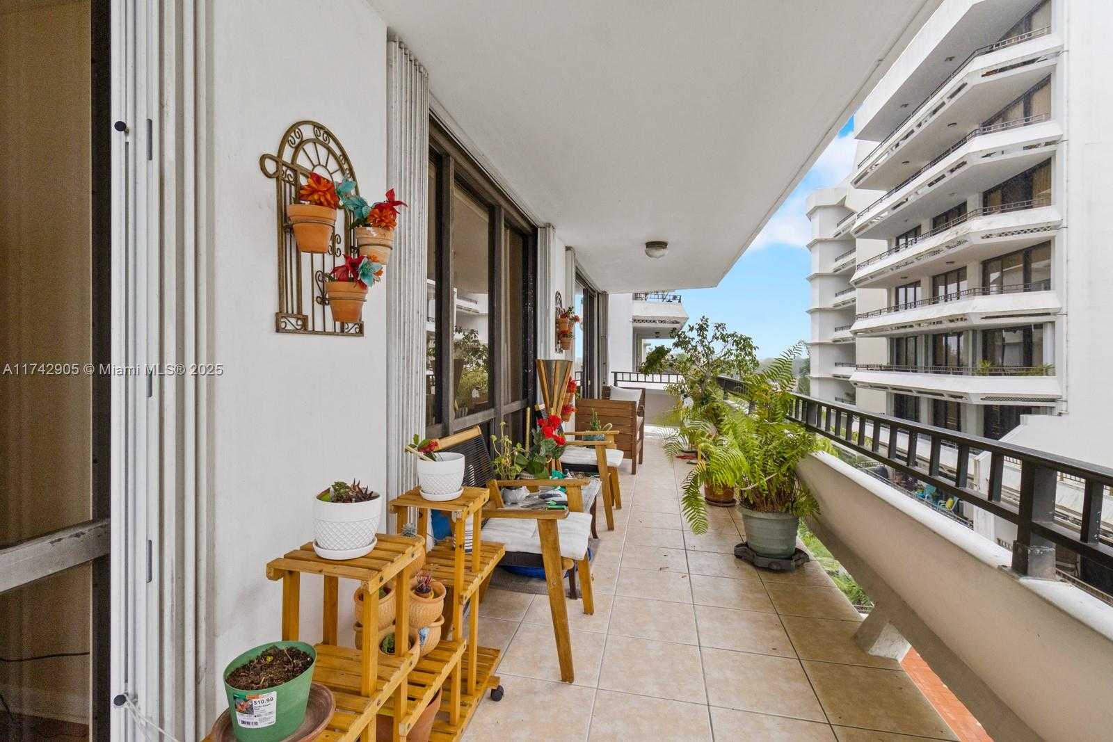 Small Image of 13953 KENDALE LAKES CIR #507B, Miami Number 20