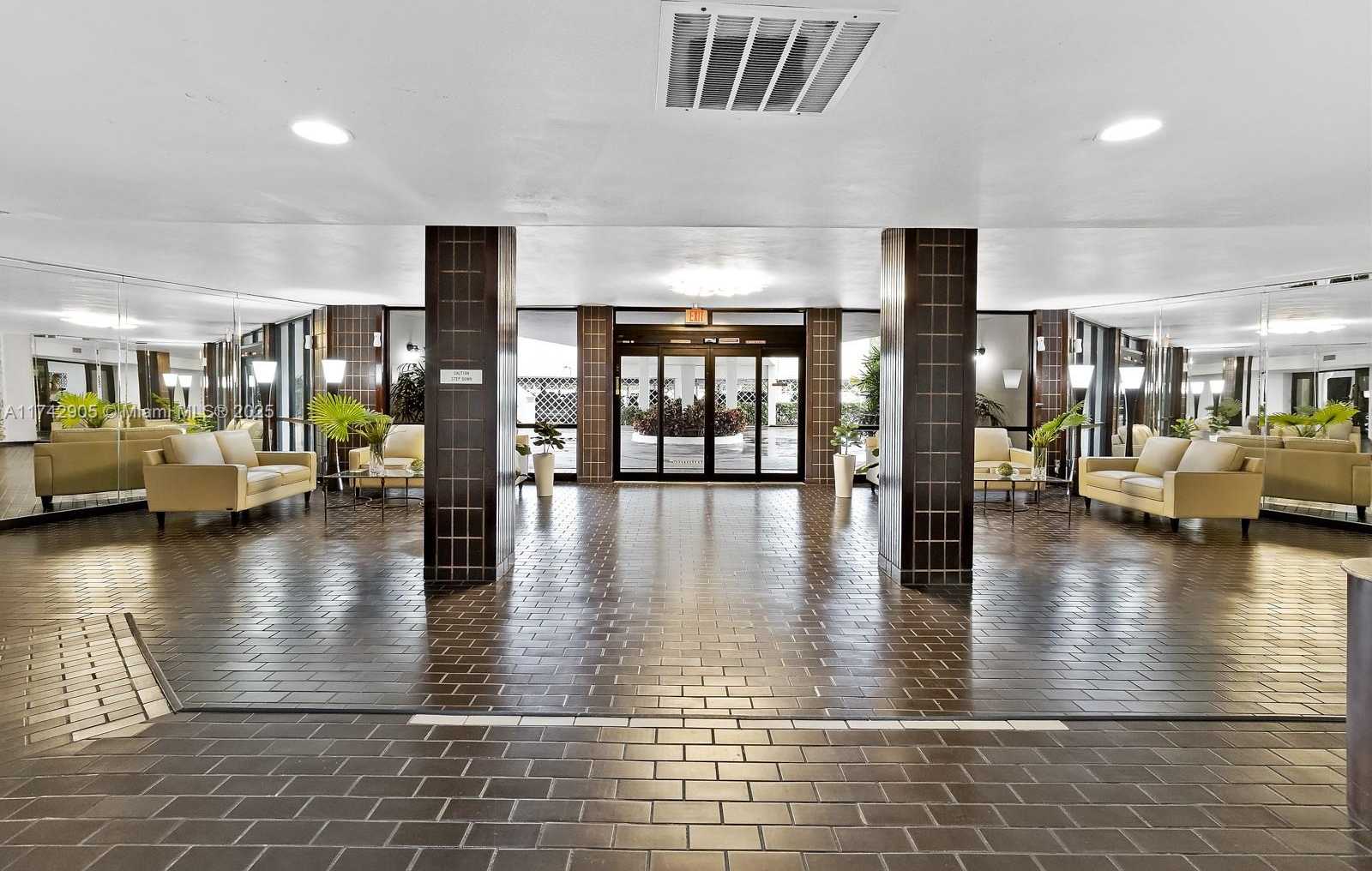 Small Image of 13953 KENDALE LAKES CIR #507B, Miami Number 24