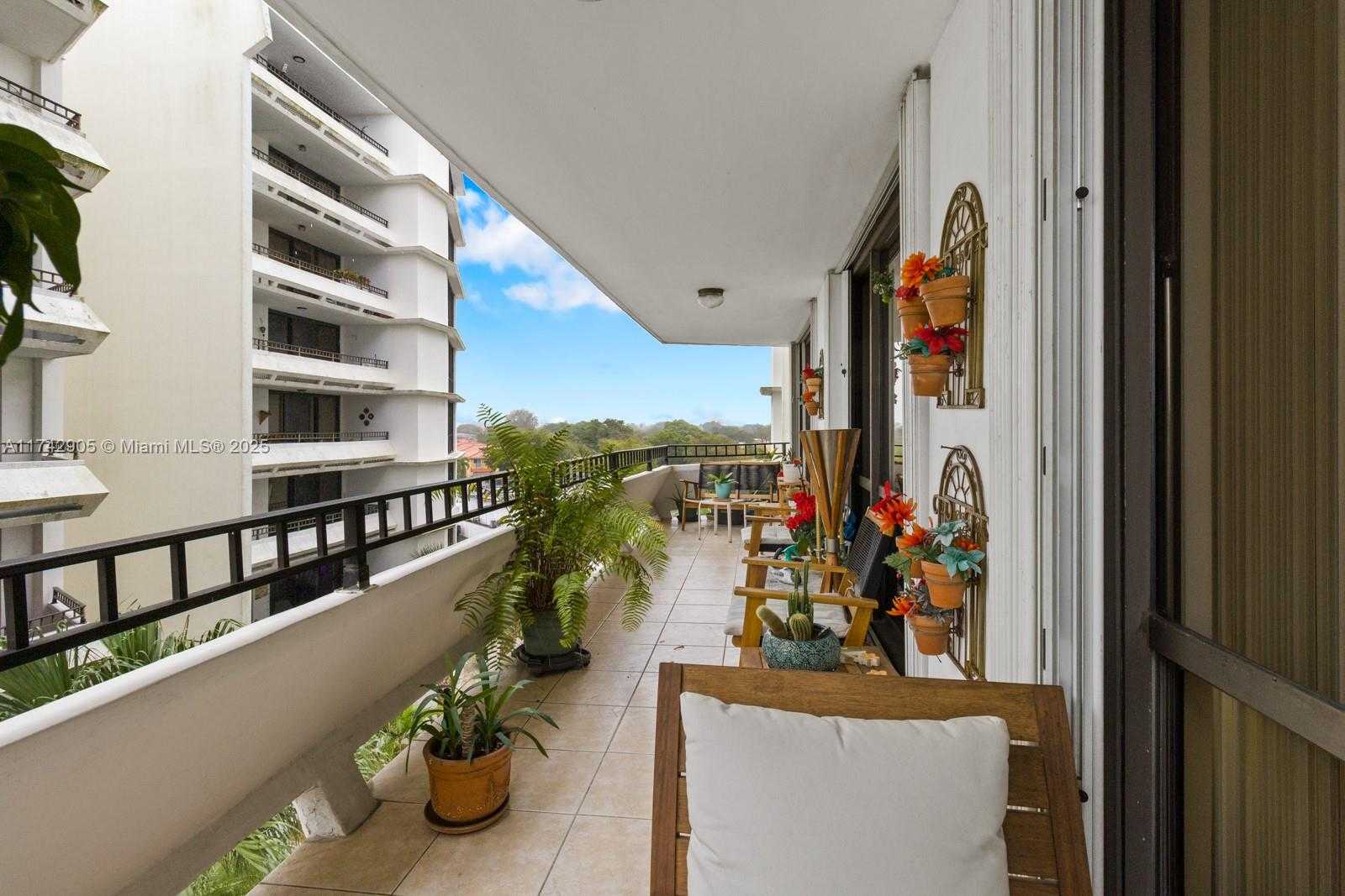 Small Image of 13953 KENDALE LAKES CIR #507B, Miami Number 6