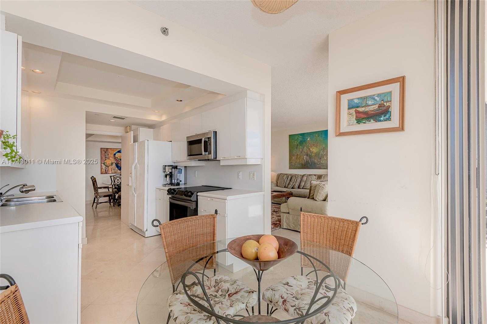 Small Image of 2000 ISLAND BLVD #1708, Aventura Number 11