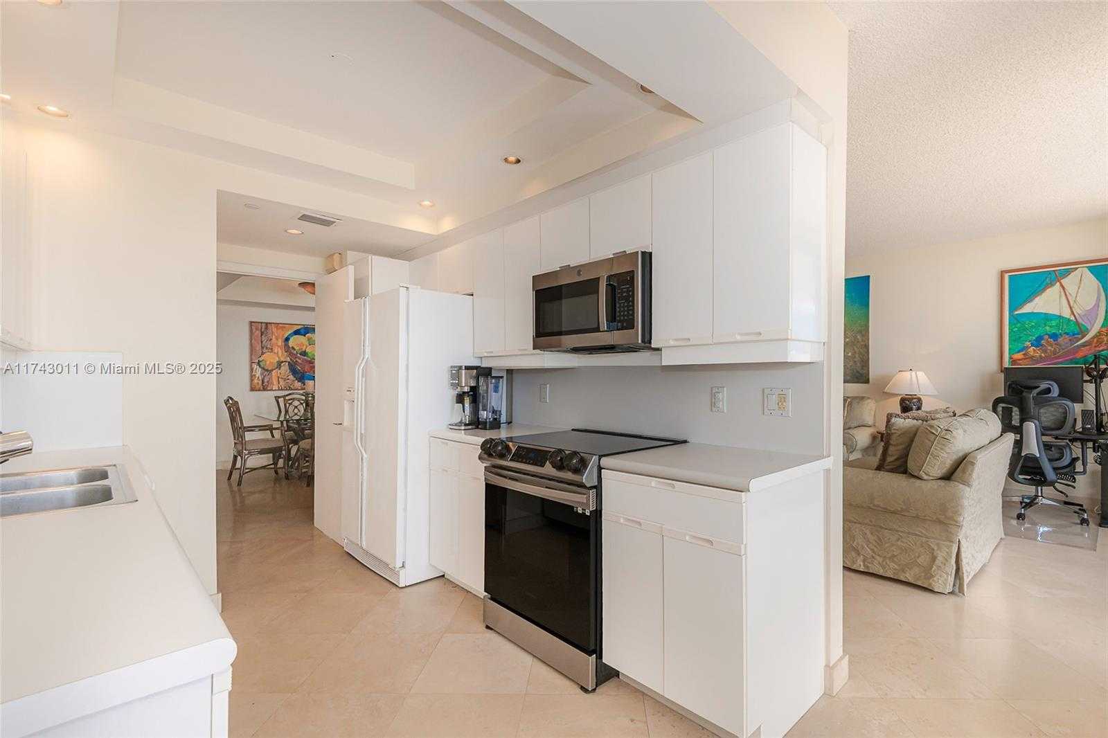 Small Image of 2000 ISLAND BLVD #1708, Aventura Number 12