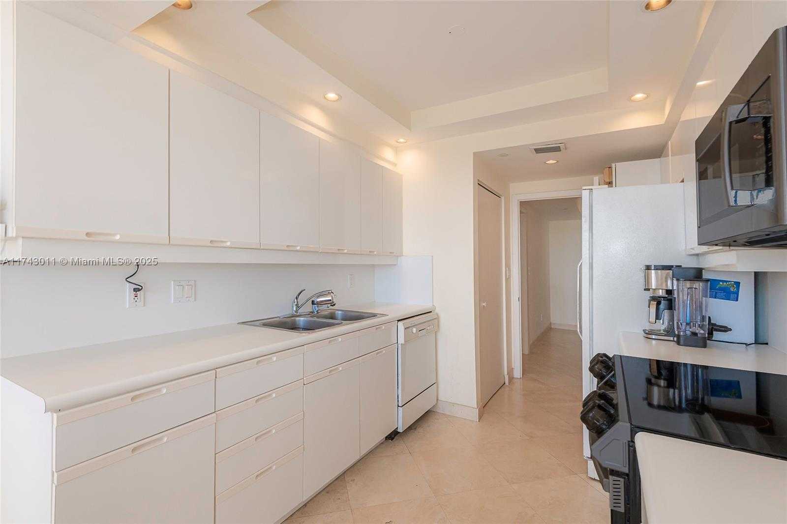 Small Image of 2000 ISLAND BLVD #1708, Aventura Number 13