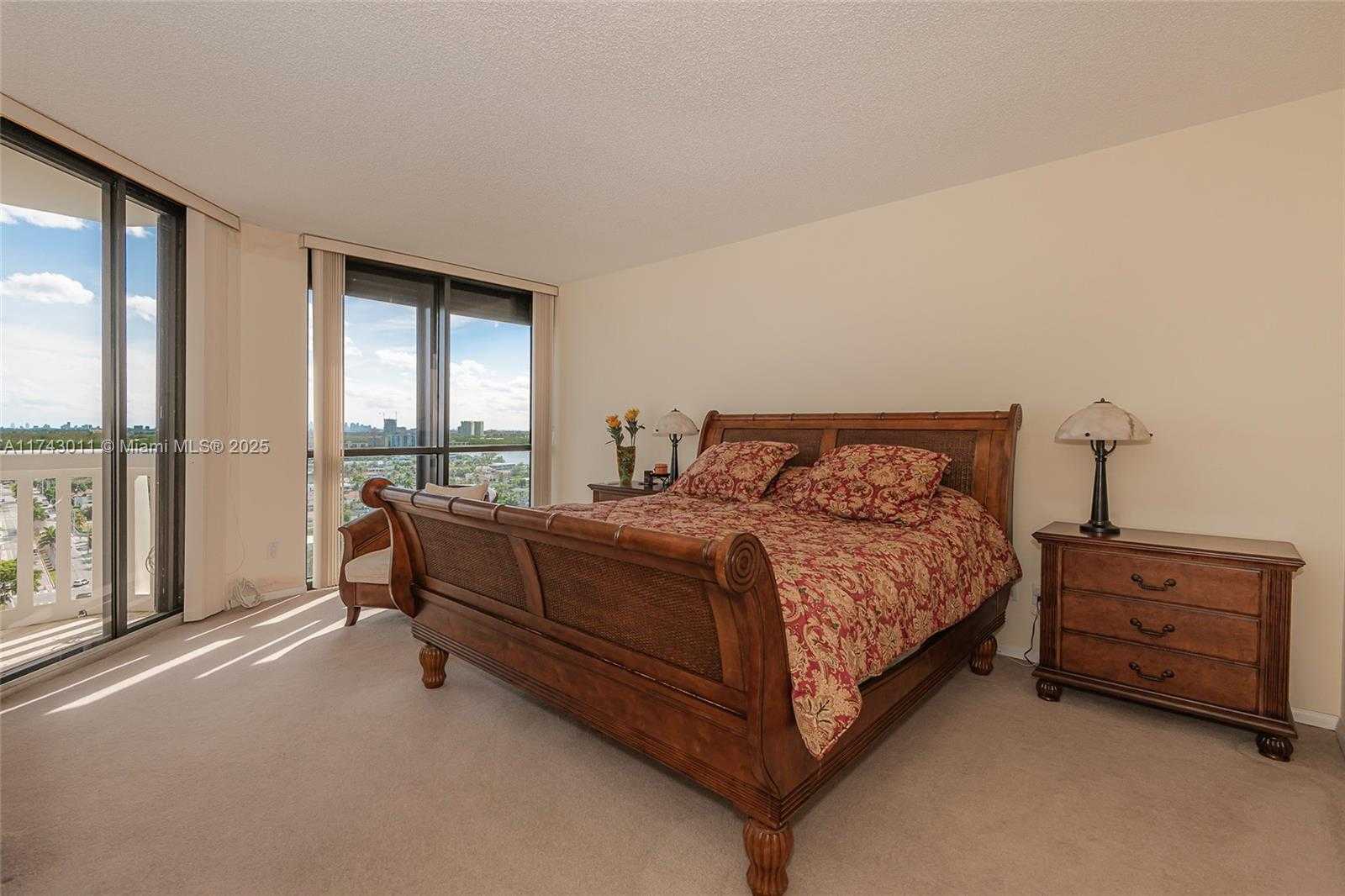 Small Image of 2000 ISLAND BLVD #1708, Aventura Number 15