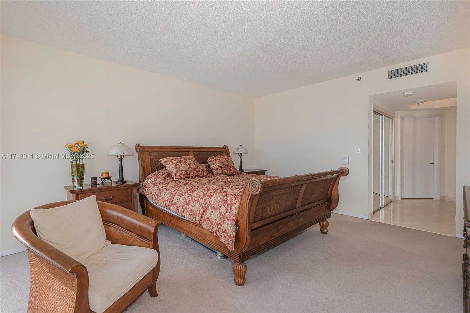 Small Image of 2000 ISLAND BLVD #1708, Aventura Number 16