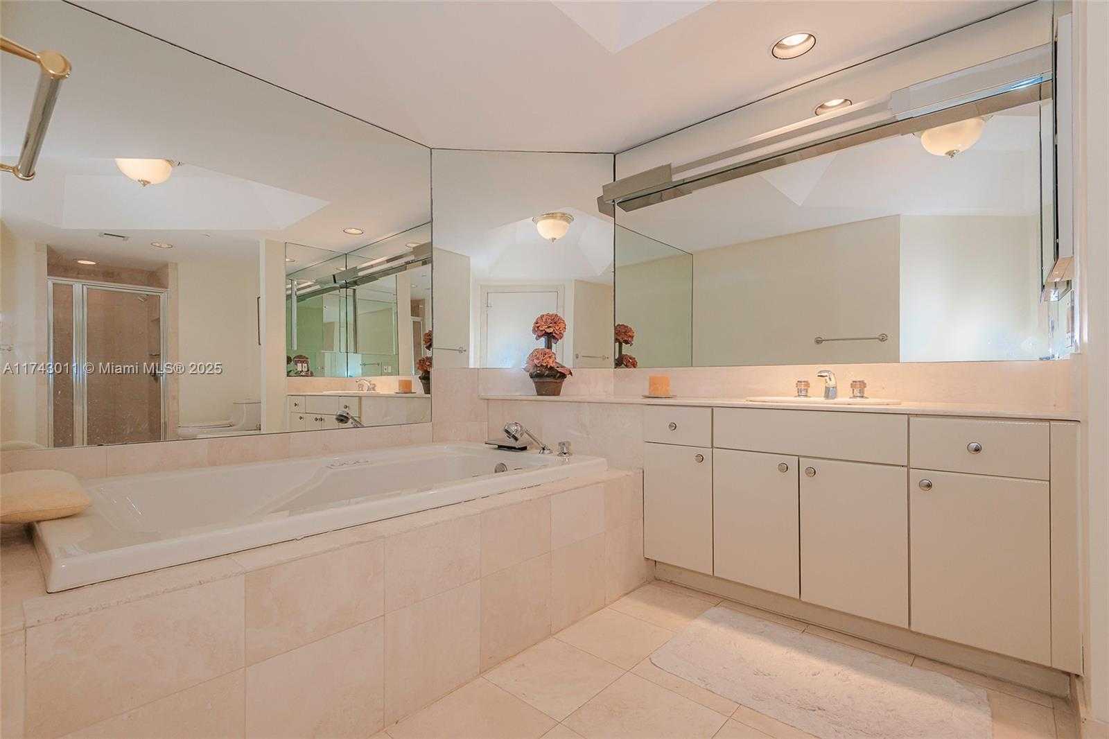 Small Image of 2000 ISLAND BLVD #1708, Aventura Number 17