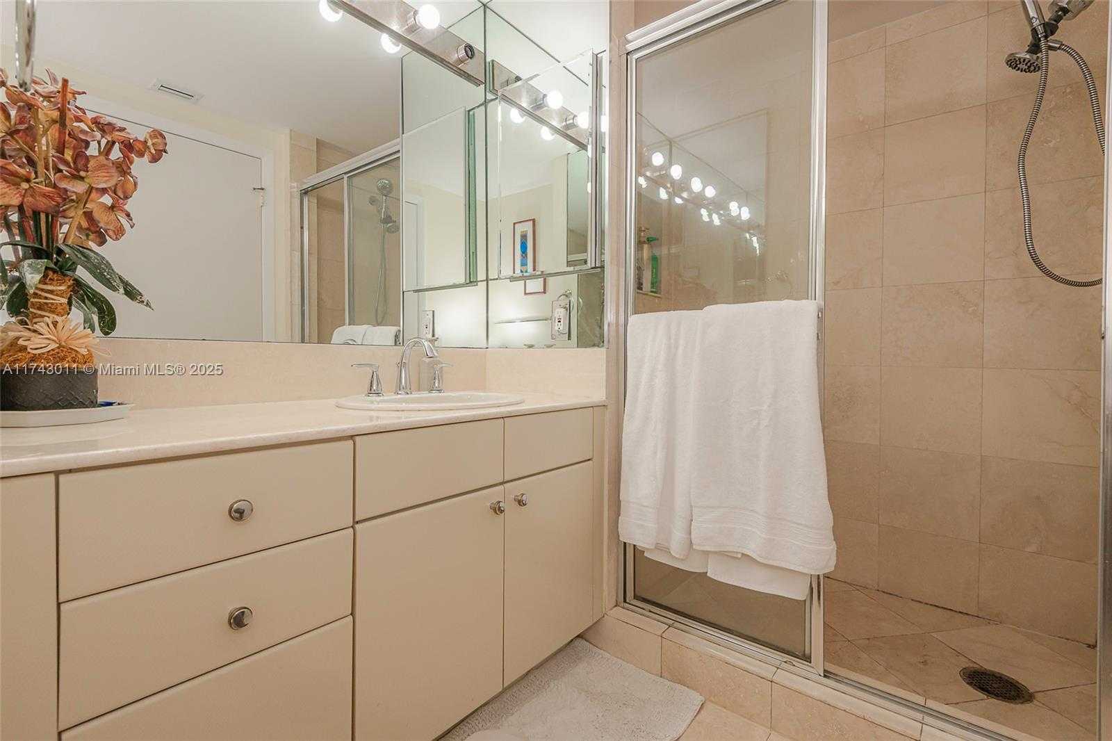 Small Image of 2000 ISLAND BLVD #1708, Aventura Number 18
