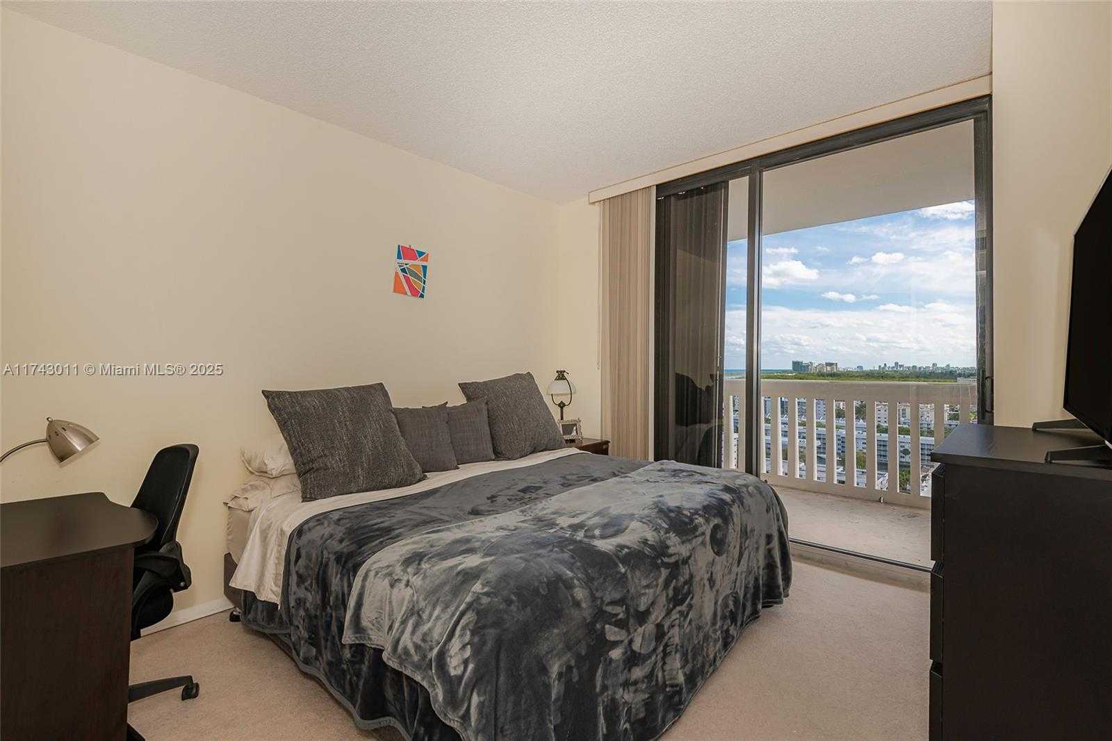Small Image of 2000 ISLAND BLVD #1708, Aventura Number 20