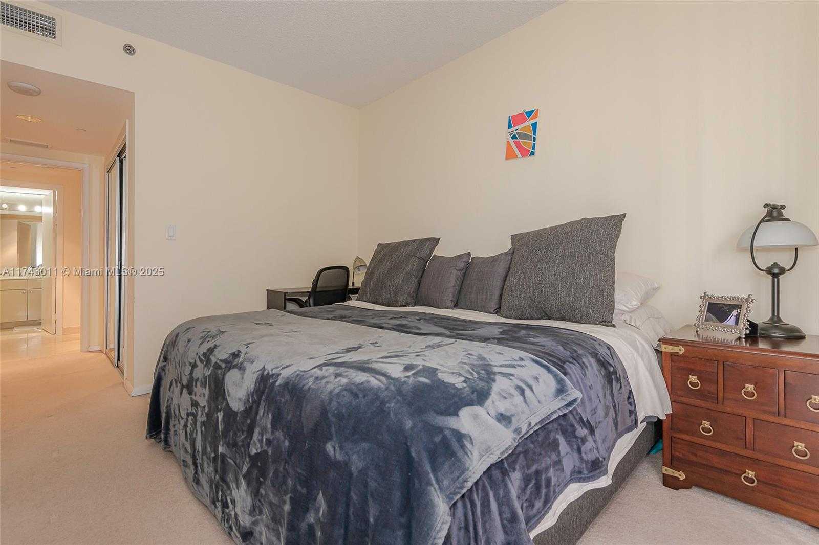 Small Image of 2000 ISLAND BLVD #1708, Aventura Number 22