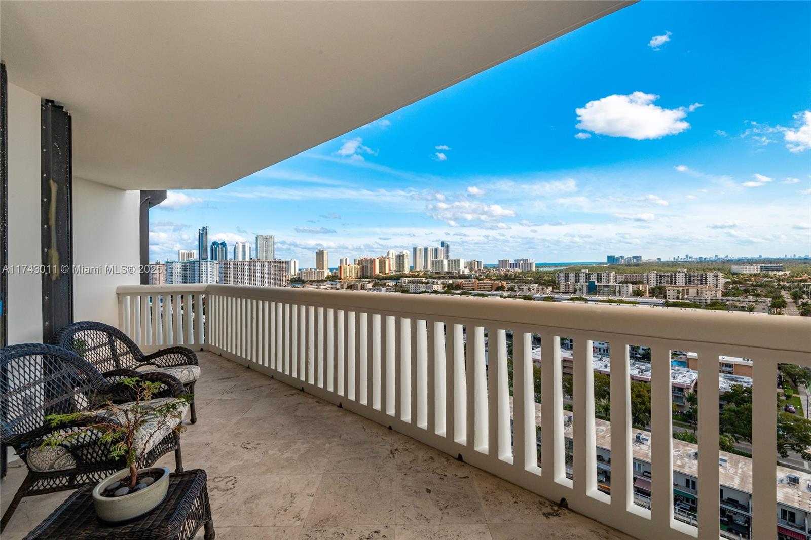 Small Image of 2000 ISLAND BLVD #1708, Aventura Number 23