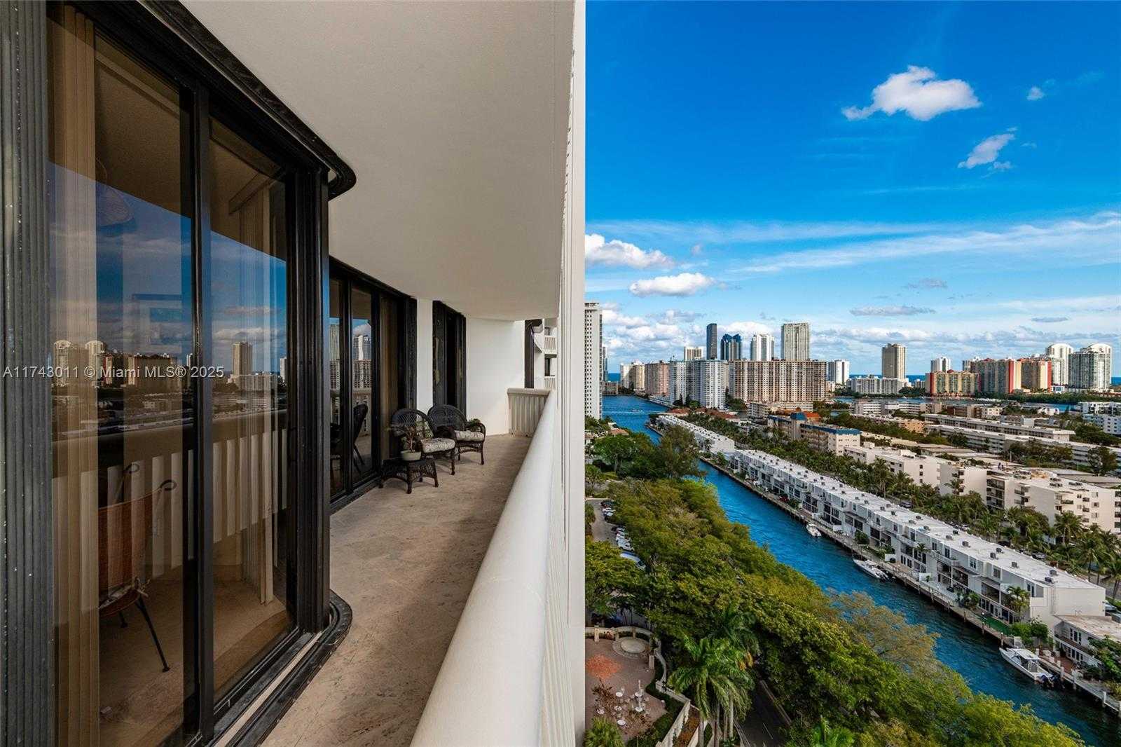 Small Image of 2000 ISLAND BLVD #1708, Aventura Number 24