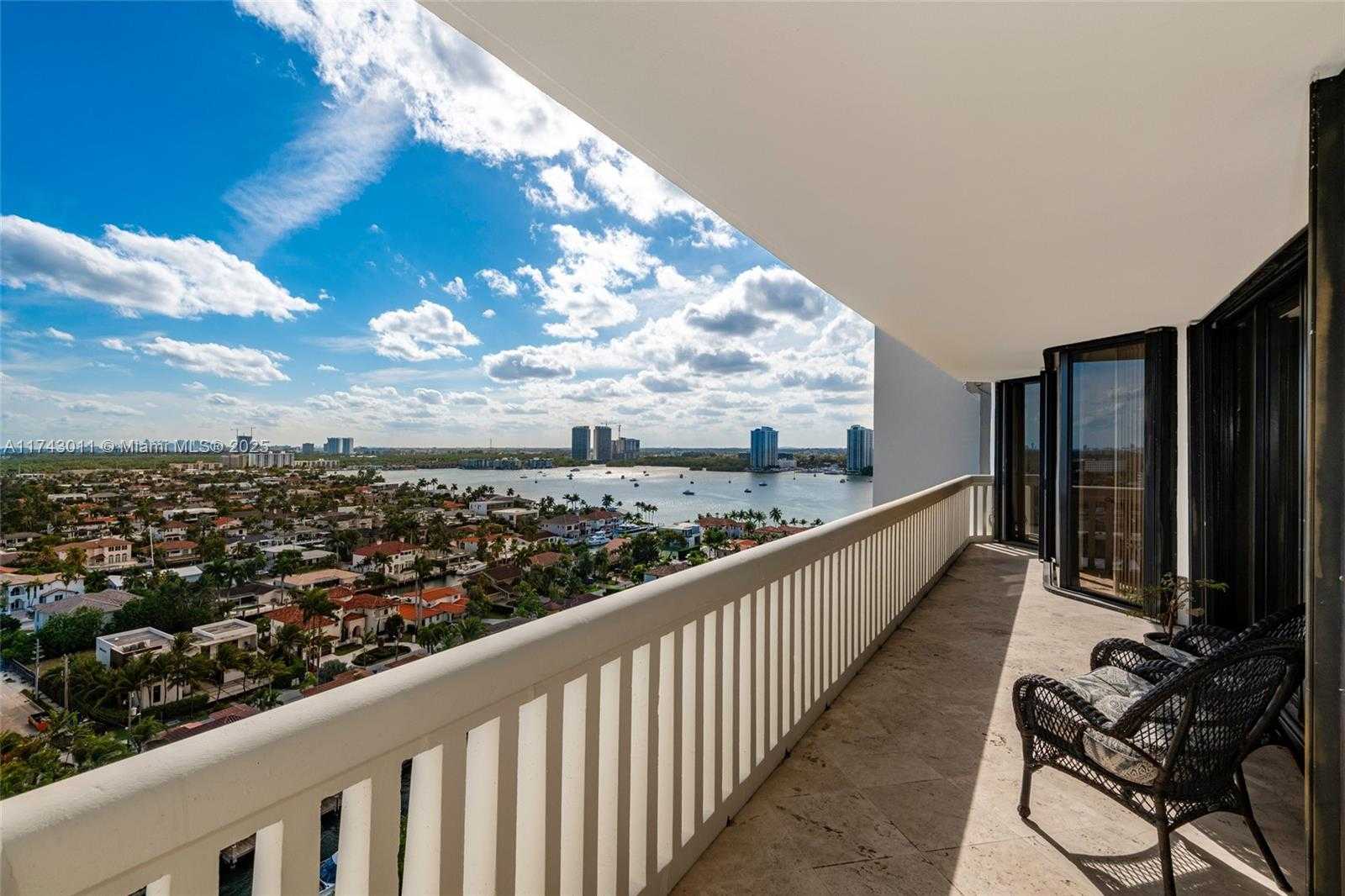 Small Image of 2000 ISLAND BLVD #1708, Aventura Number 25