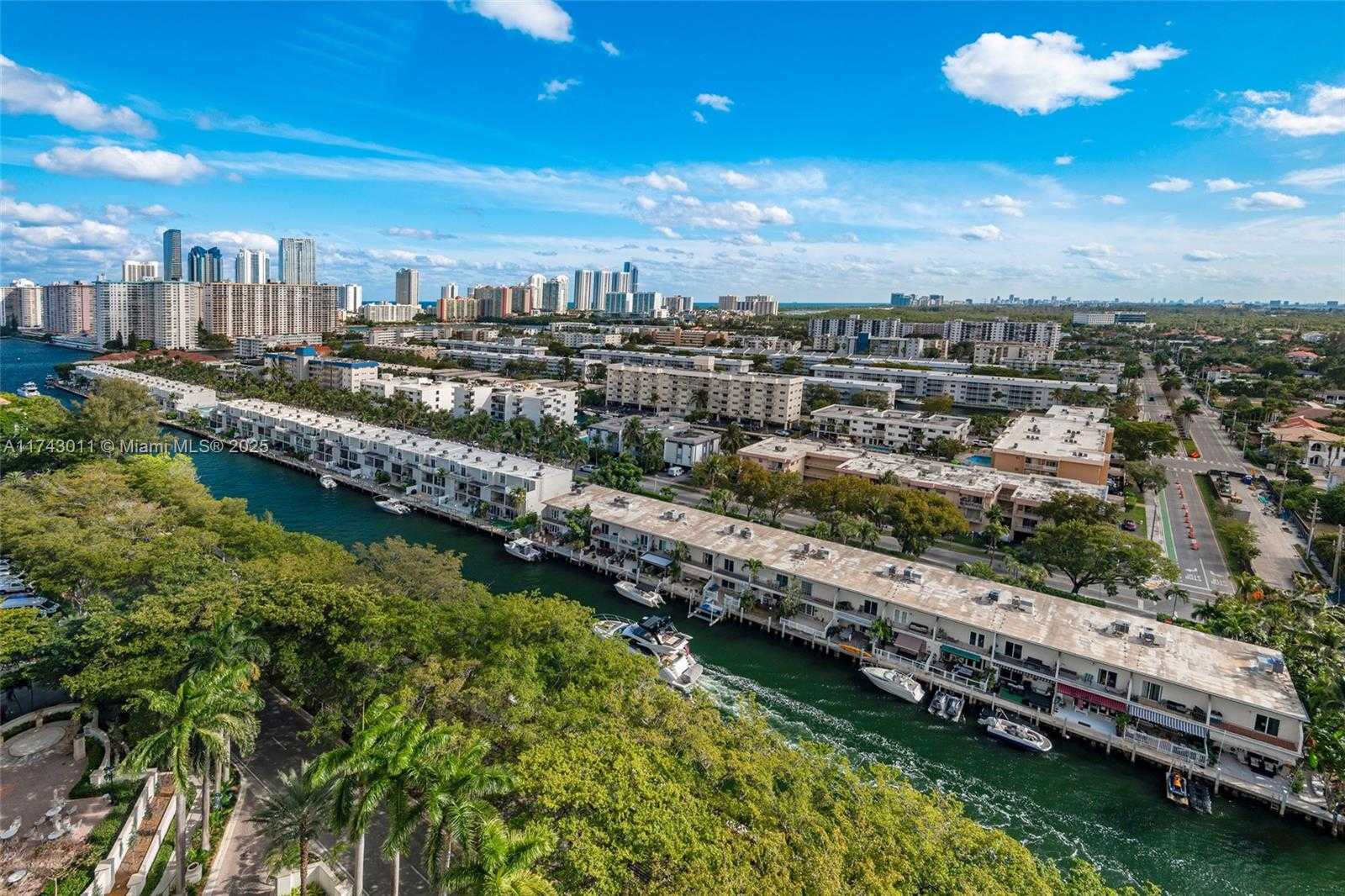 Small Image of 2000 ISLAND BLVD #1708, Aventura Number 26