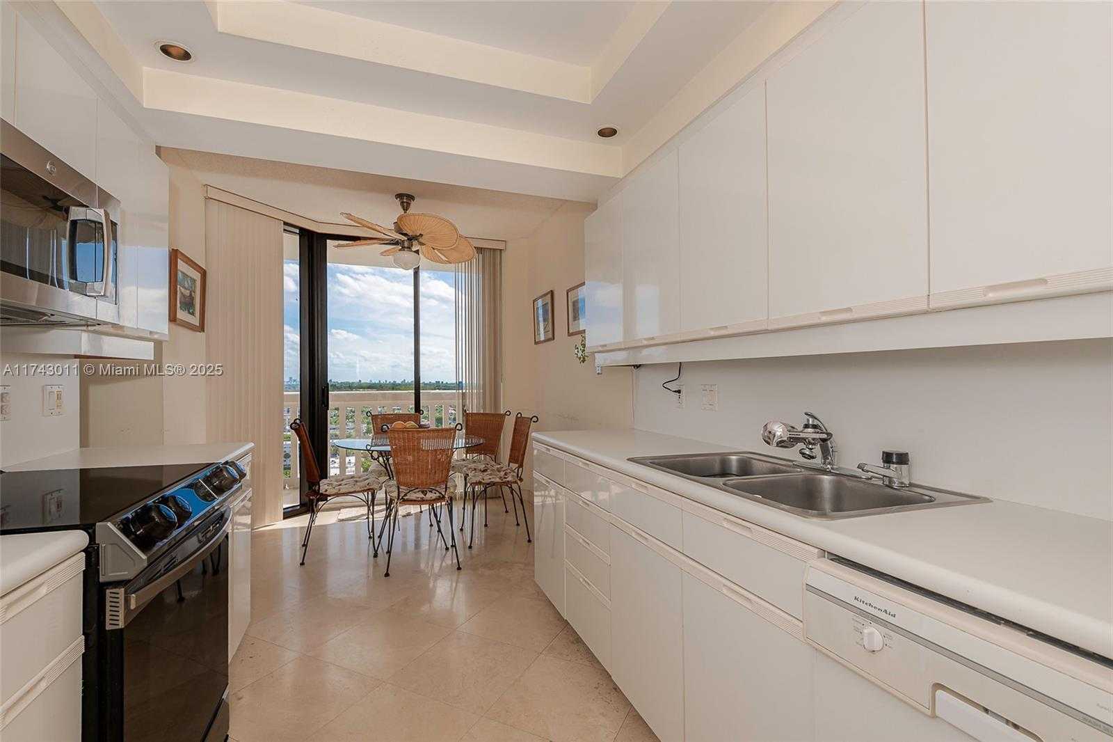 Small Image of 2000 ISLAND BLVD #1708, Aventura Number 6