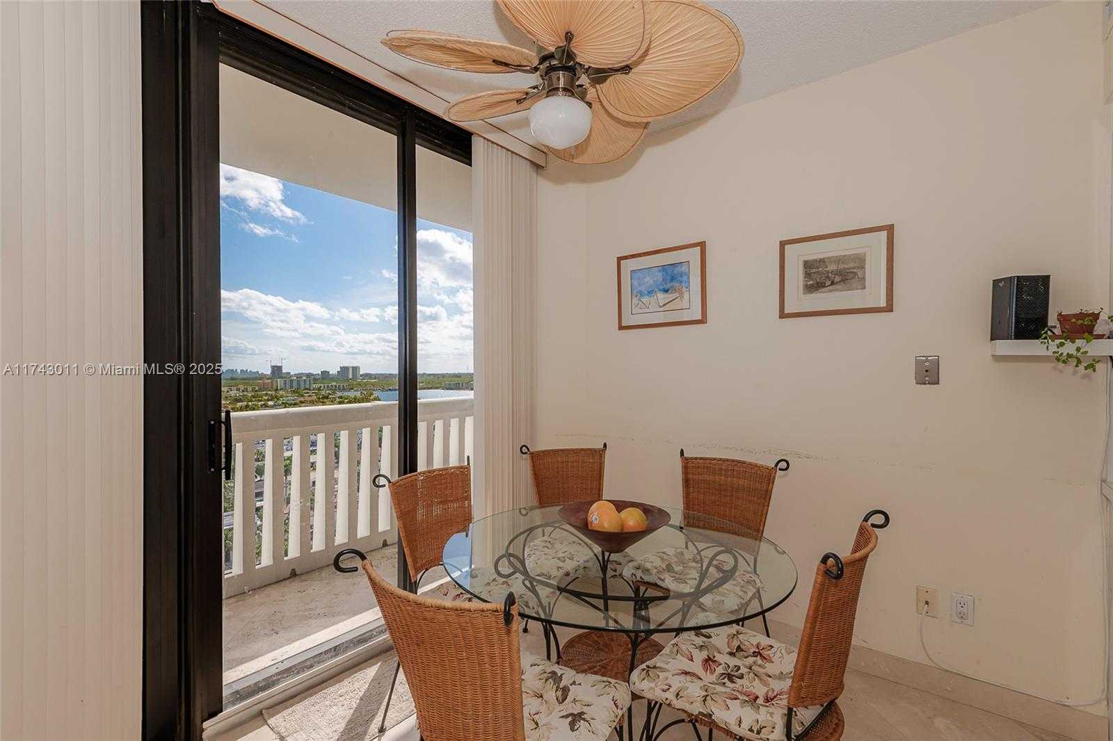 Small Image of 2000 ISLAND BLVD #1708, Aventura Number 9