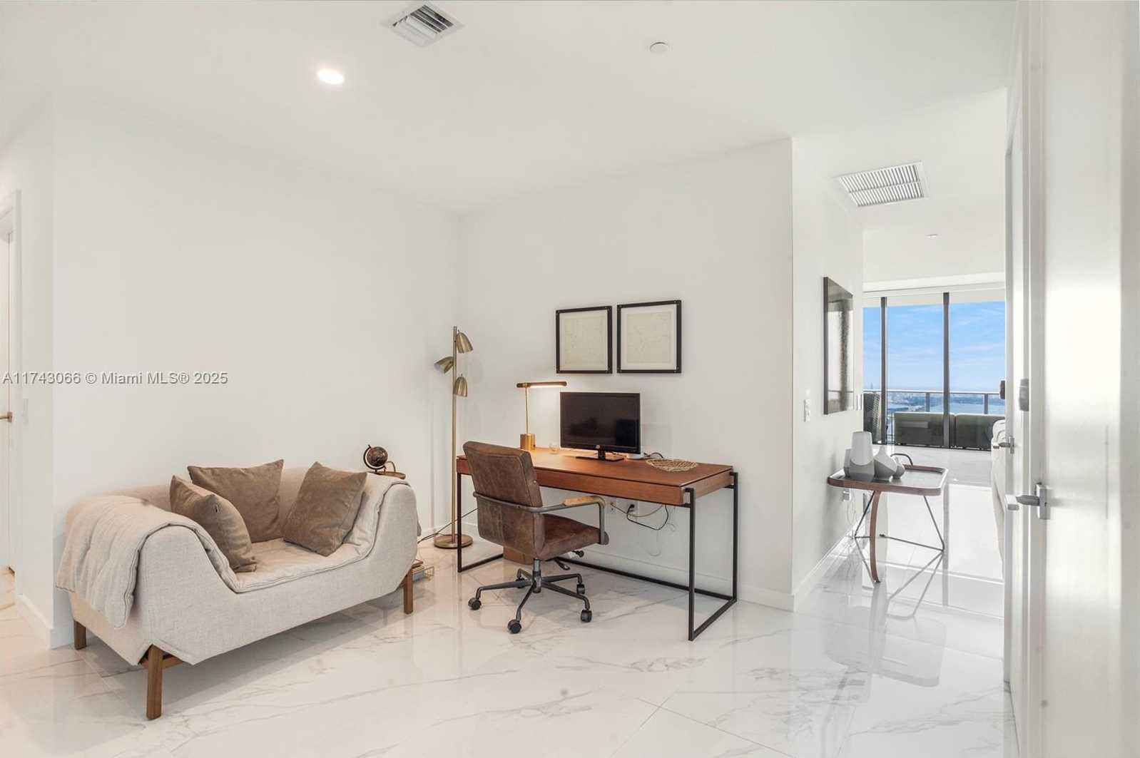 Small Image of 3131 NE 7th Ave, Miami, FL 33137, USA Number 16
