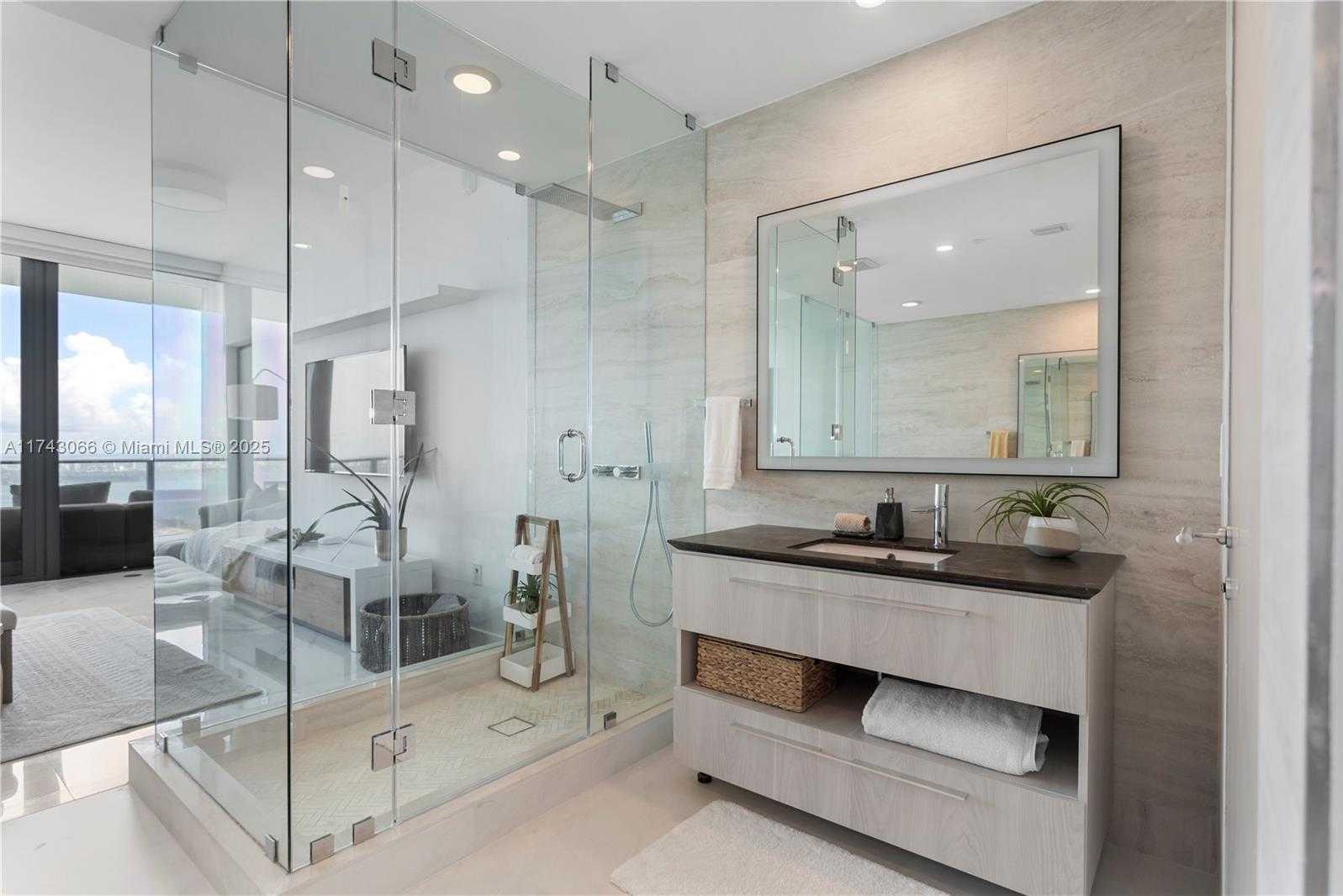 Small Image of 3131 NE 7th Ave, Miami, FL 33137, USA Number 8