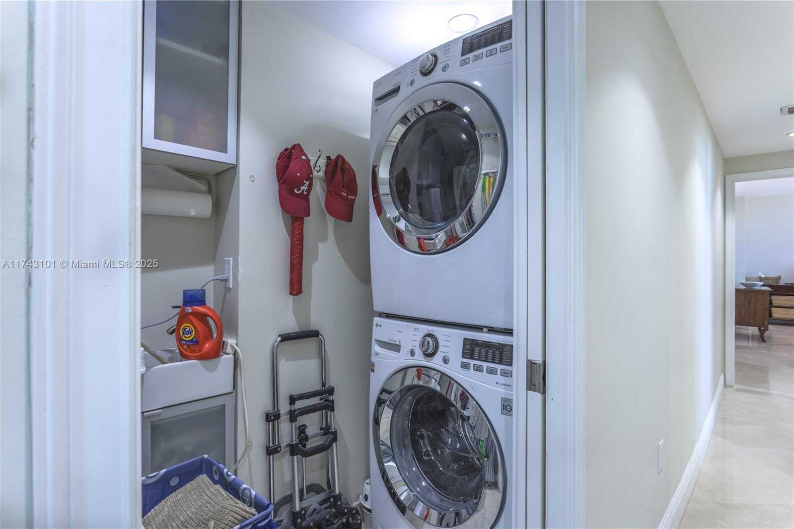 Small Image of 5255 COLLINS AVE #11E, Miami Beach Number 11