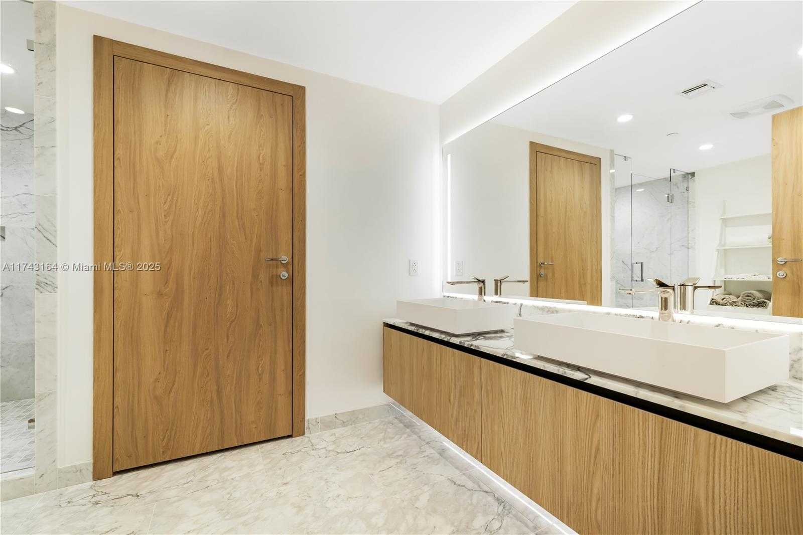 Small Image of 1135 103 ST #602, Bay Harbor Islands Number 14