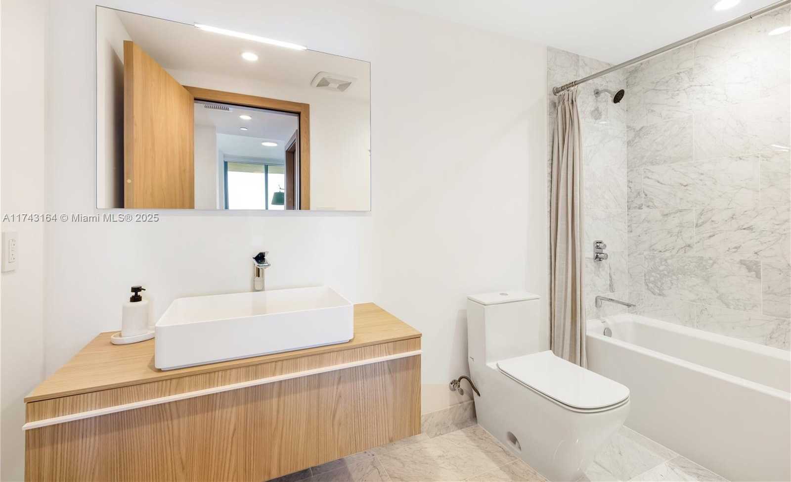 Small Image of 1135 103 ST #602, Bay Harbor Islands Number 19