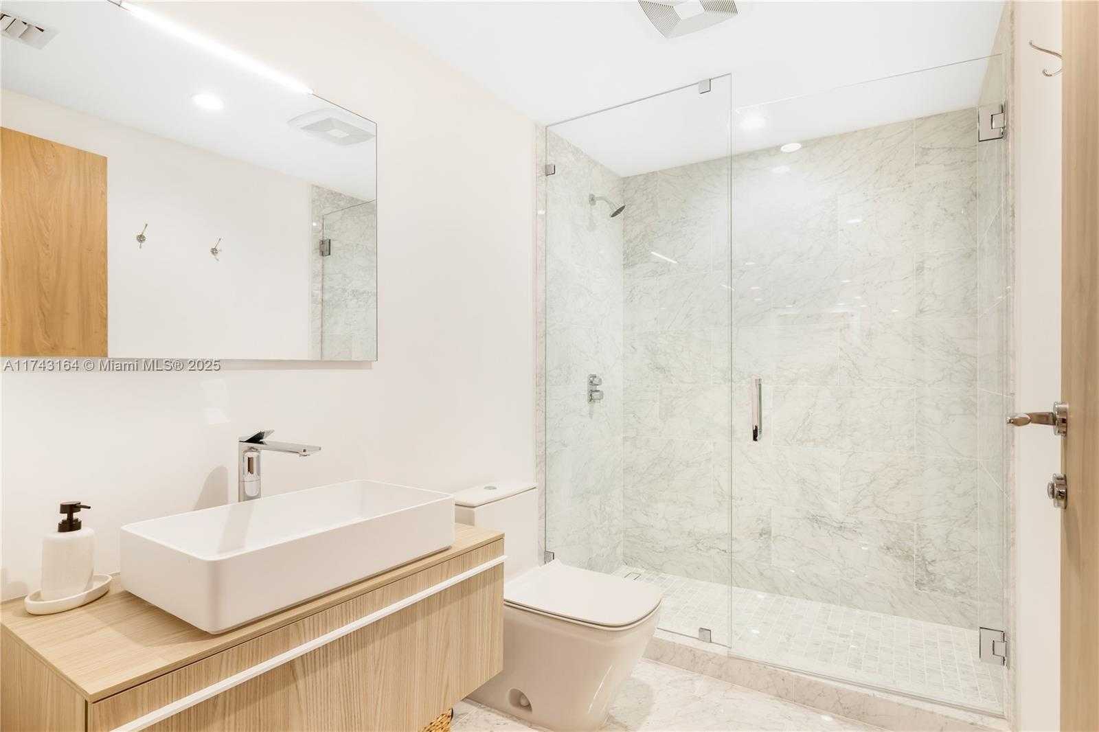 Small Image of 1135 103 ST #602, Bay Harbor Islands Number 22