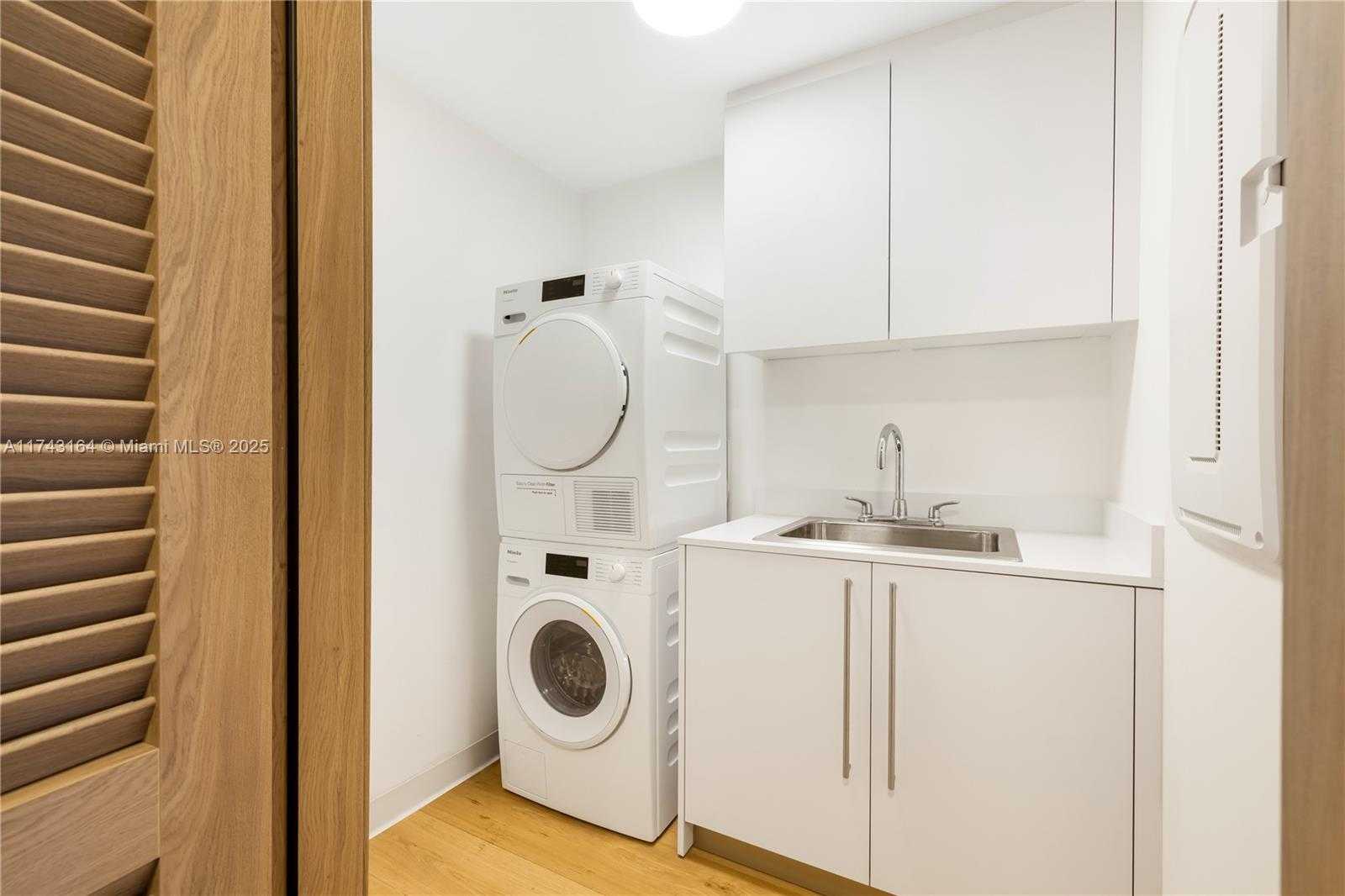 Small Image of 1135 103 ST #602, Bay Harbor Islands Number 23