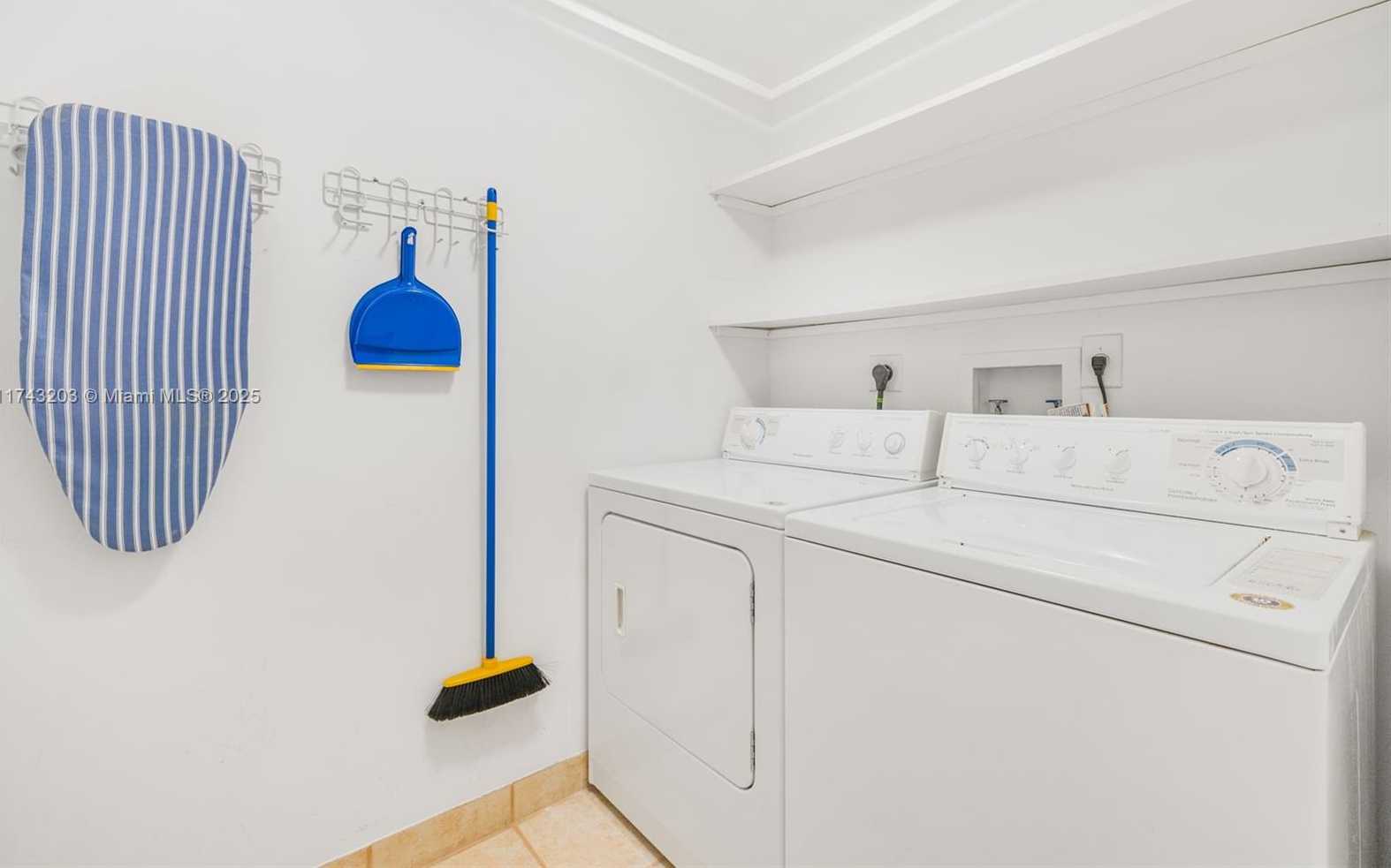 Small Image of 3370 HIDDEN BAY DR #1702, Aventura Number 13