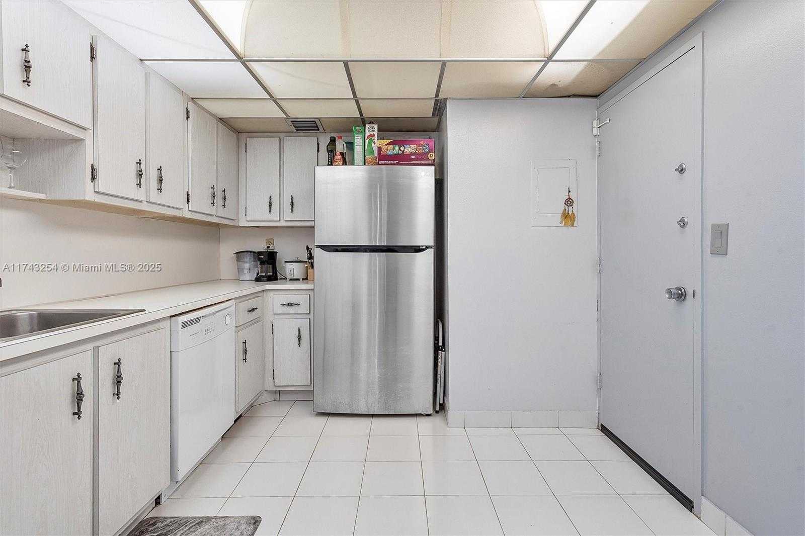 Small Image of 500 THREE ISLANDS BLVD #411, Hallandale Beach Number 10