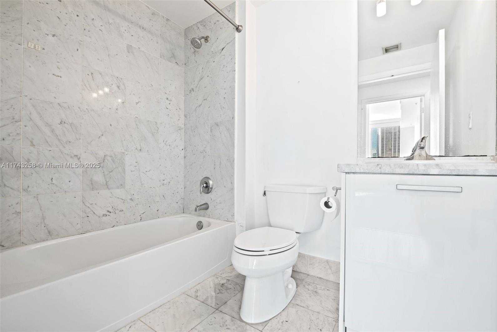 Small Image of 244 BISCAYNE BLVD #1609, Miami Number 17