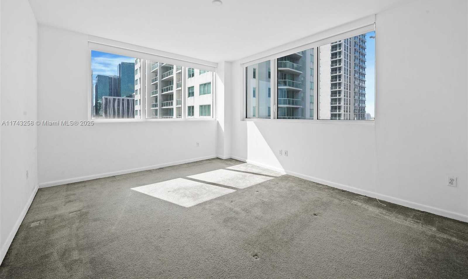 Small Image of 244 BISCAYNE BLVD #1609, Miami Number 18