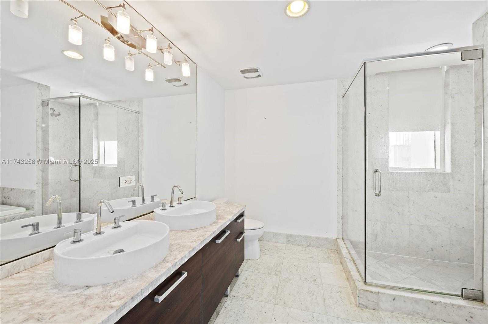 Small Image of 244 BISCAYNE BLVD #1609, Miami Number 21