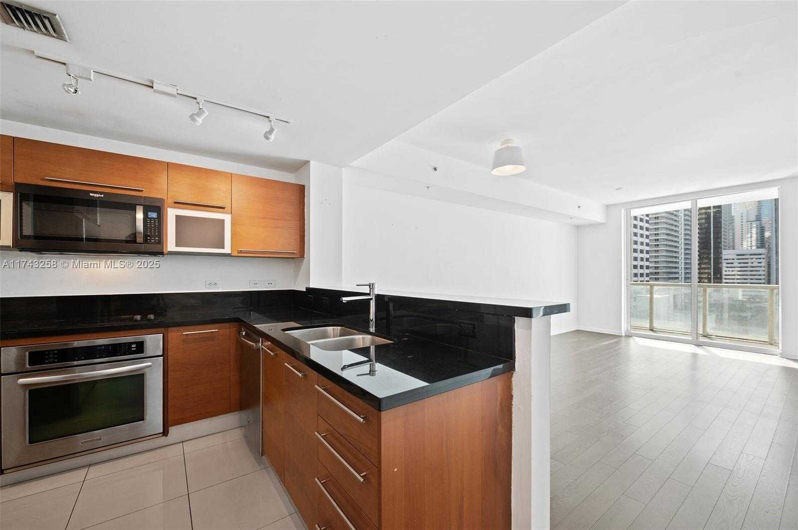 Small Image of 244 BISCAYNE BLVD #1609, Miami Number 4