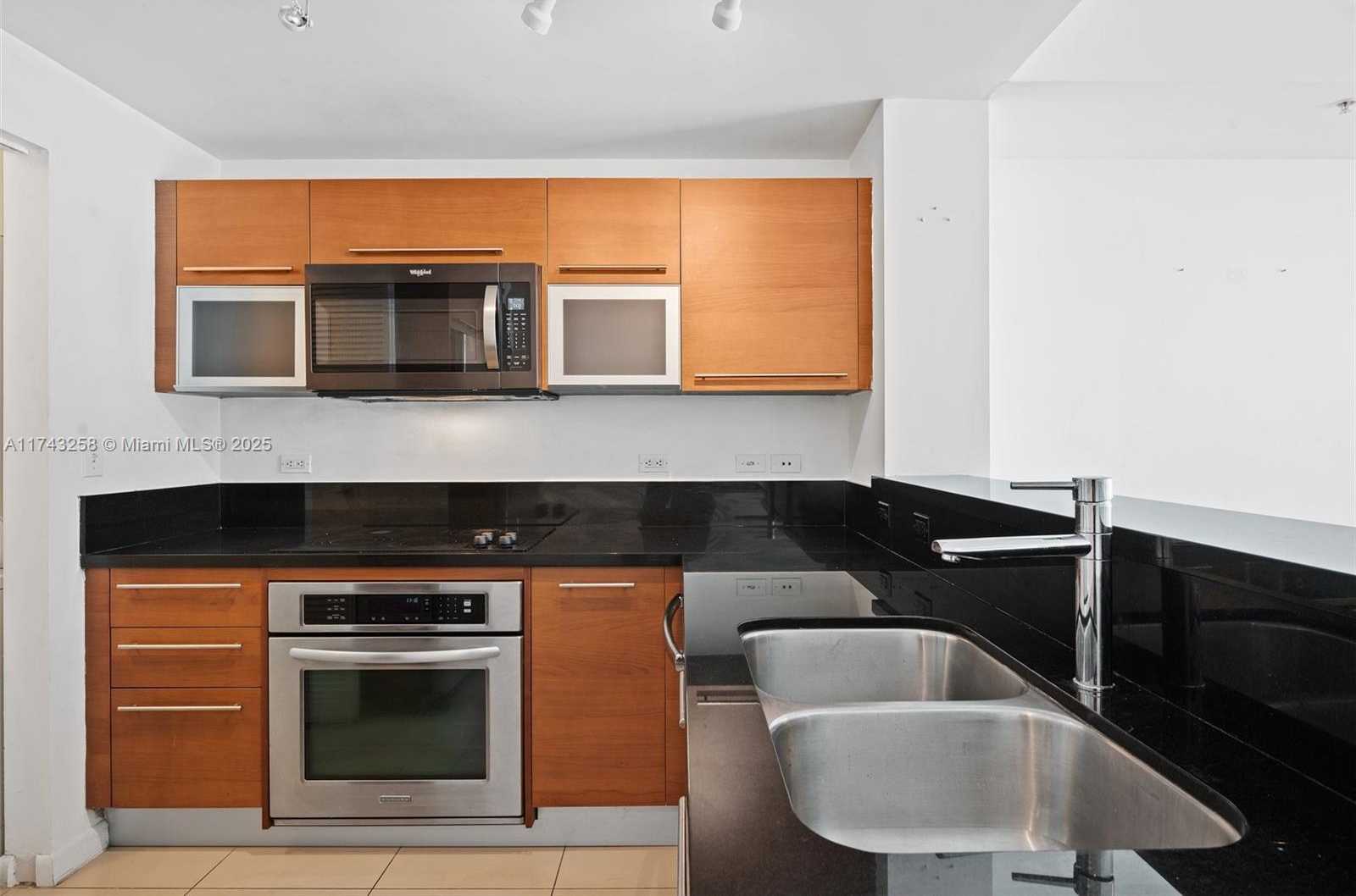 Small Image of 244 BISCAYNE BLVD #1609, Miami Number 6