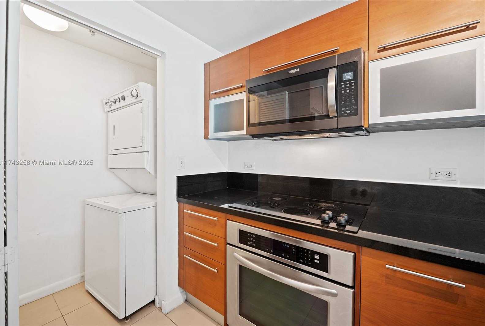 Small Image of 244 BISCAYNE BLVD #1609, Miami Number 7
