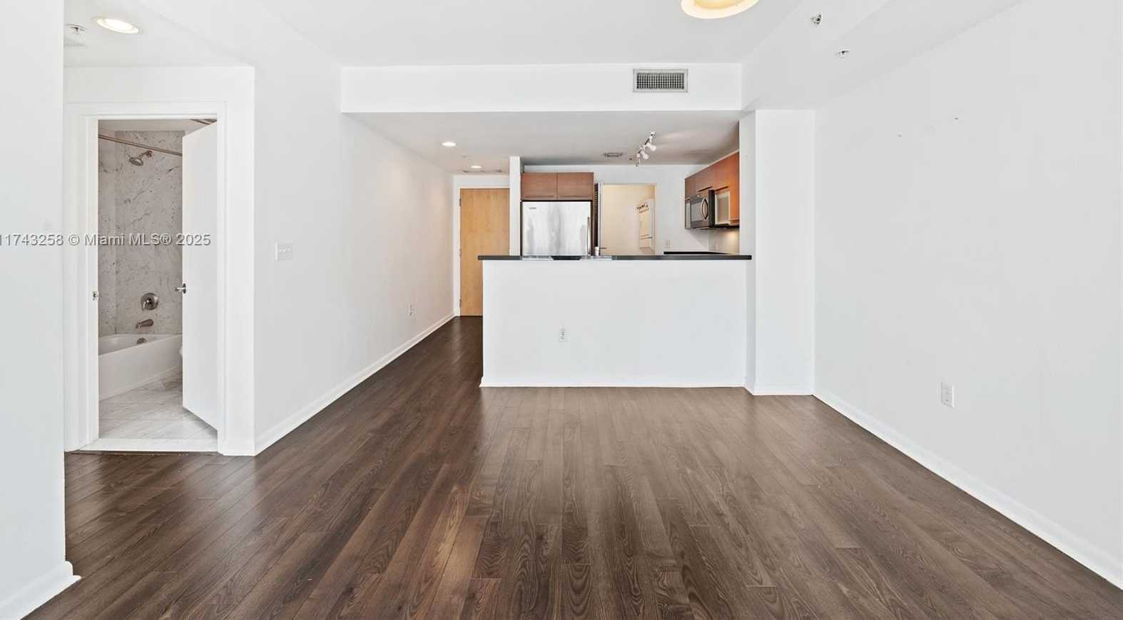 Small Image of 244 BISCAYNE BLVD #1609, Miami Number 8