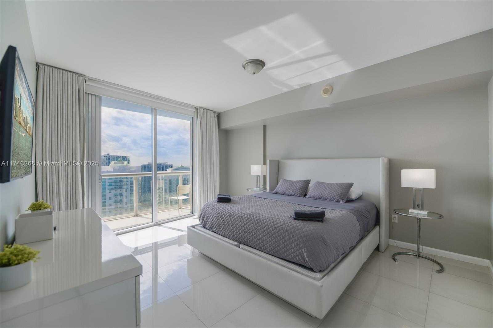Small Image of 485 BRICKELL AVE #4506, Miami Number 11