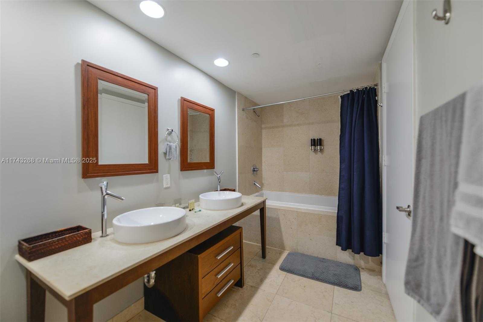 Small Image of 485 BRICKELL AVE #4506, Miami Number 13